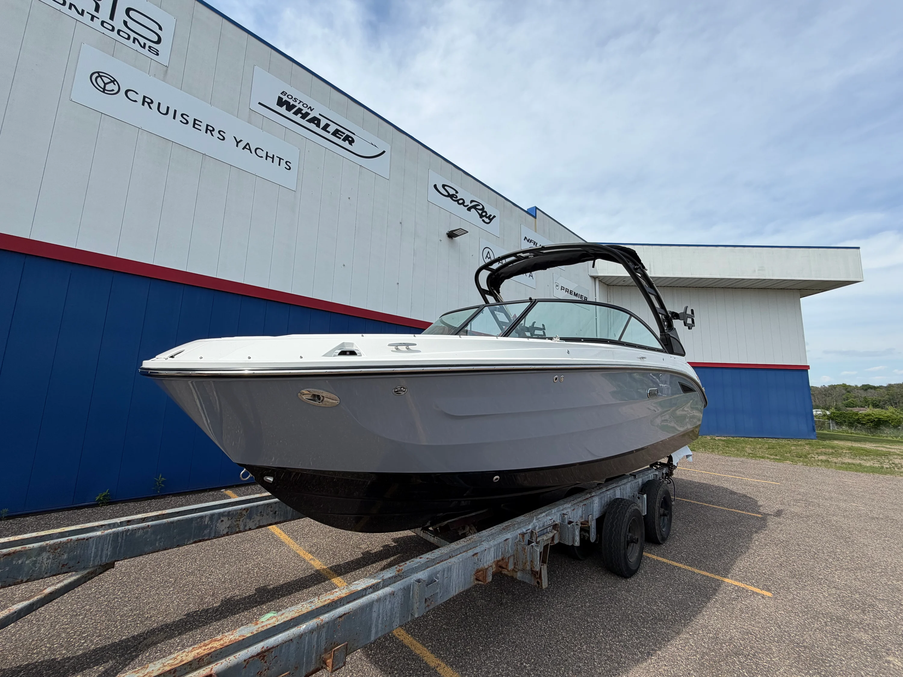 2026 Sea Ray SDX 250 Surf Image Thumbnail #3