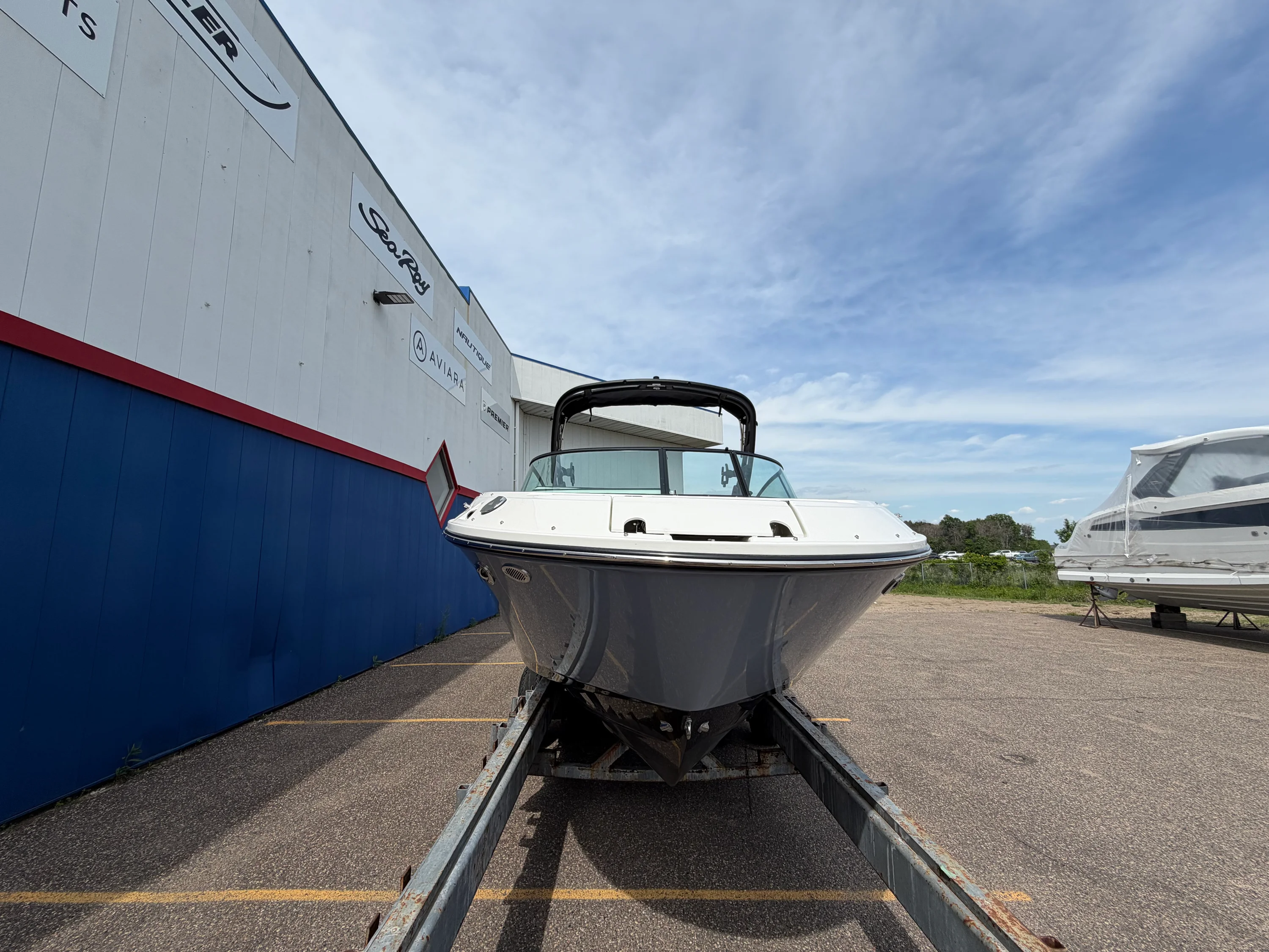 2026 Sea Ray SDX 250 Surf Image Thumbnail #2