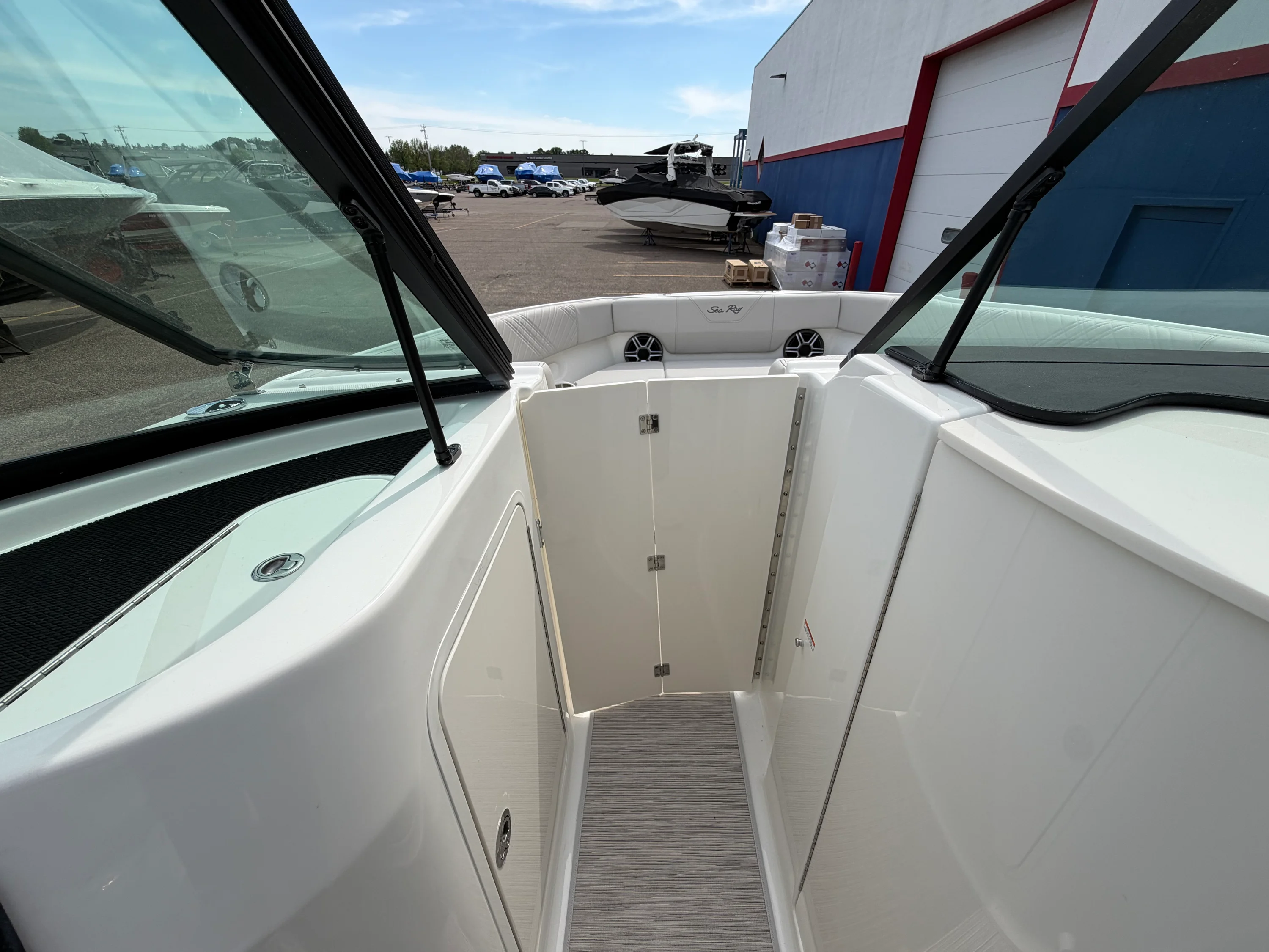 2026 Sea Ray SDX 250 Surf Image Thumbnail #39