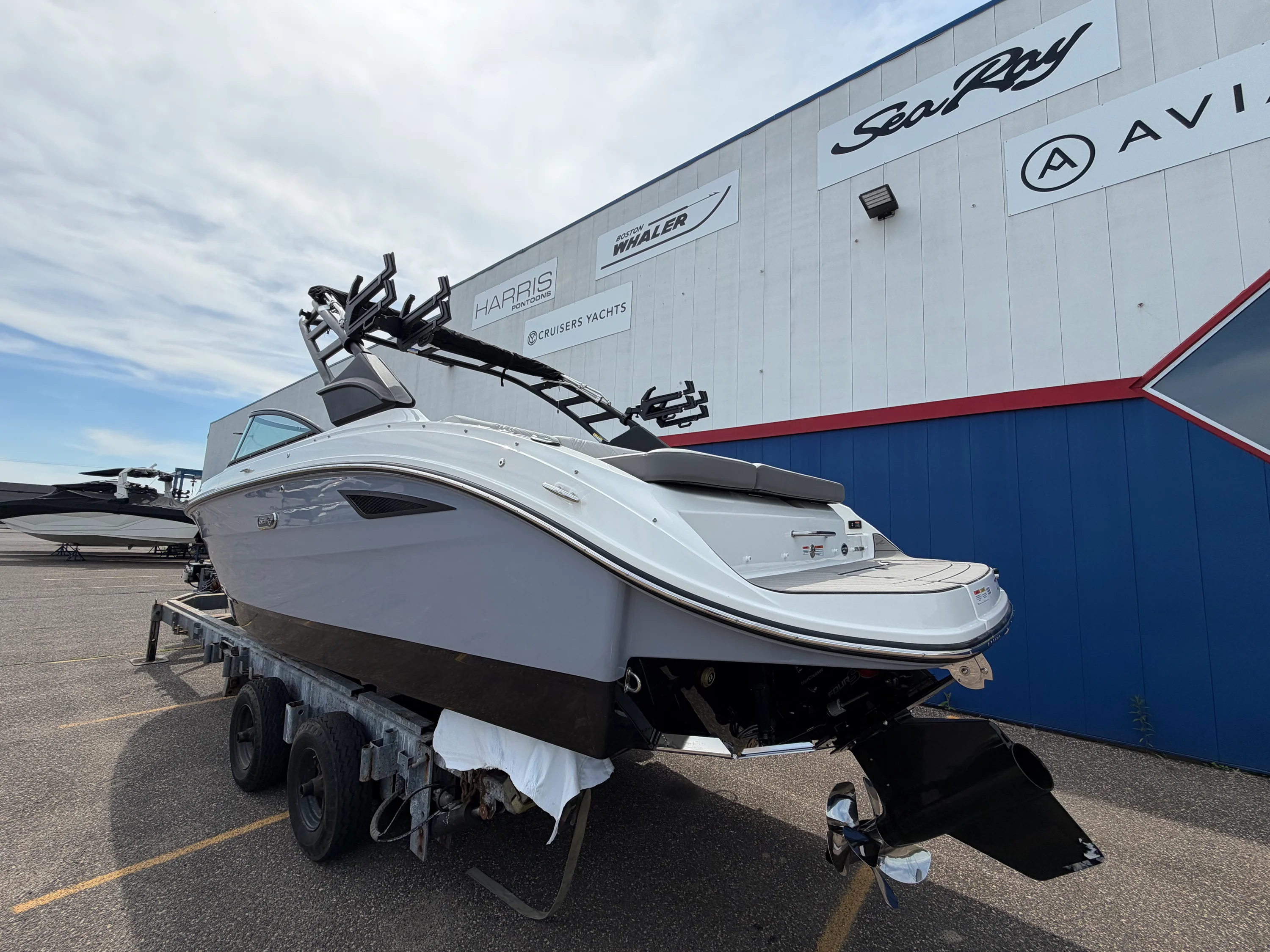 2026 Sea Ray SDX 250 Surf Image Thumbnail #4