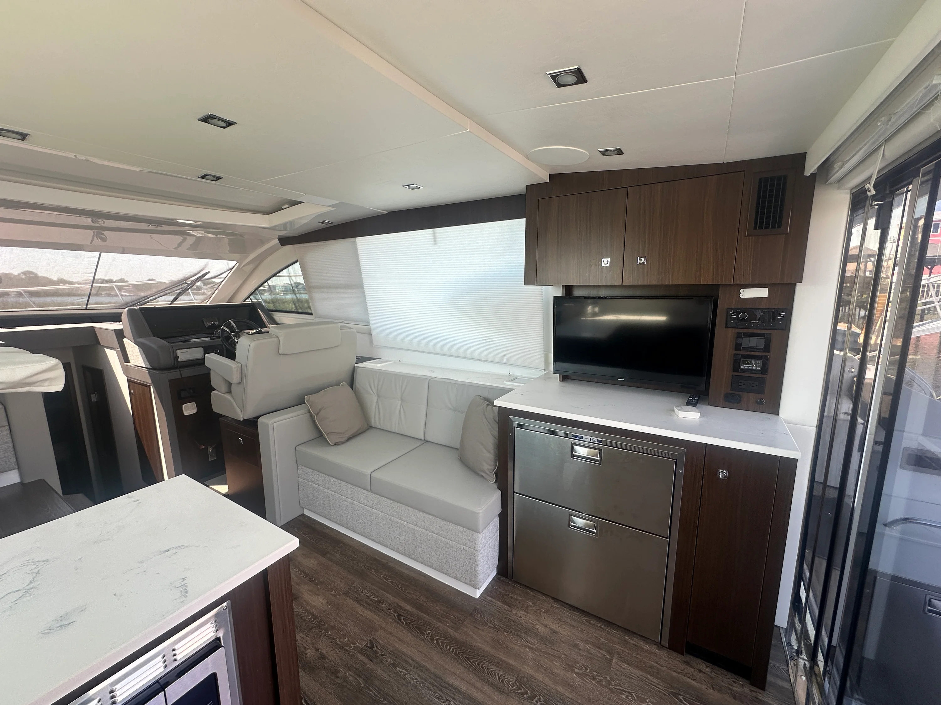 2023 Cruisers Yachts 46 CANTIUS Image Thumbnail #7