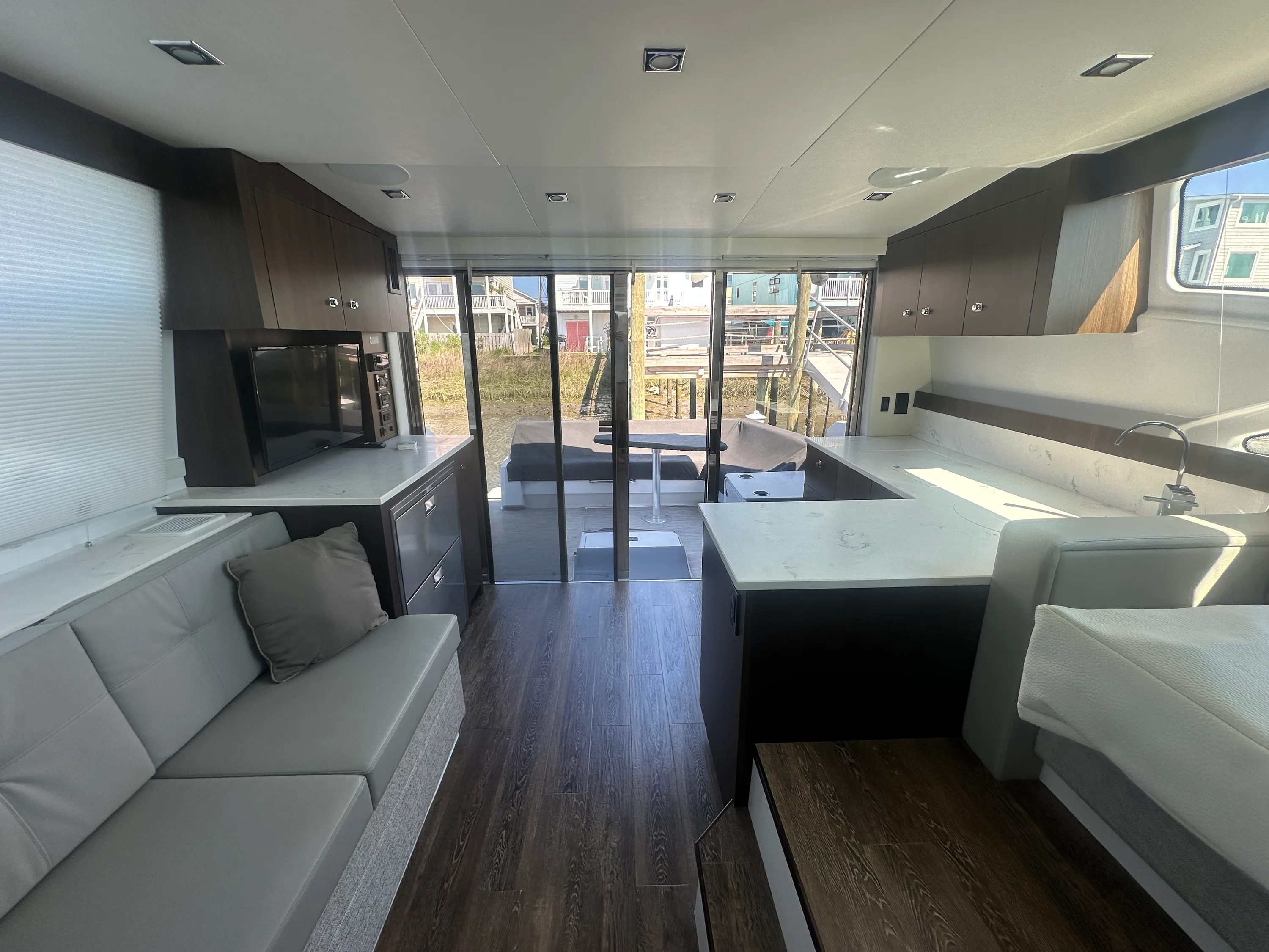 2023 Cruisers Yachts 46 CANTIUS Image Thumbnail #9