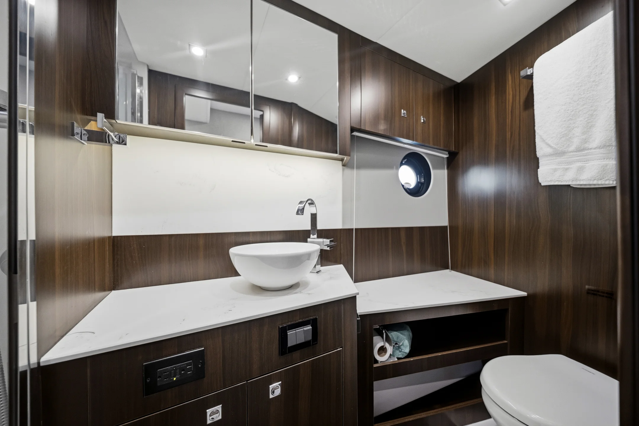 2023 Cruisers Yachts 46 CANTIUS Image Thumbnail #26