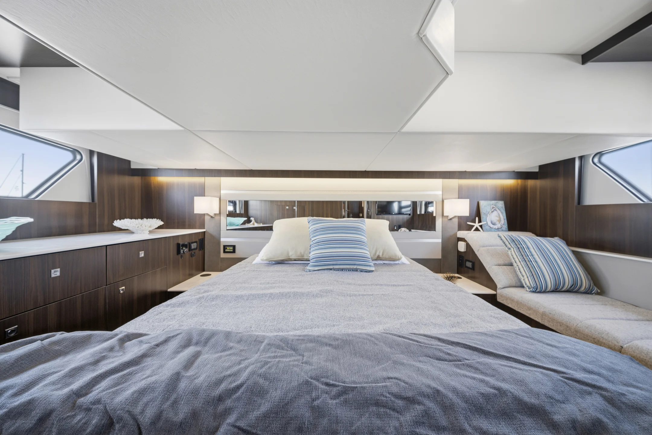 2023 Cruisers Yachts 46 CANTIUS Image Thumbnail #21