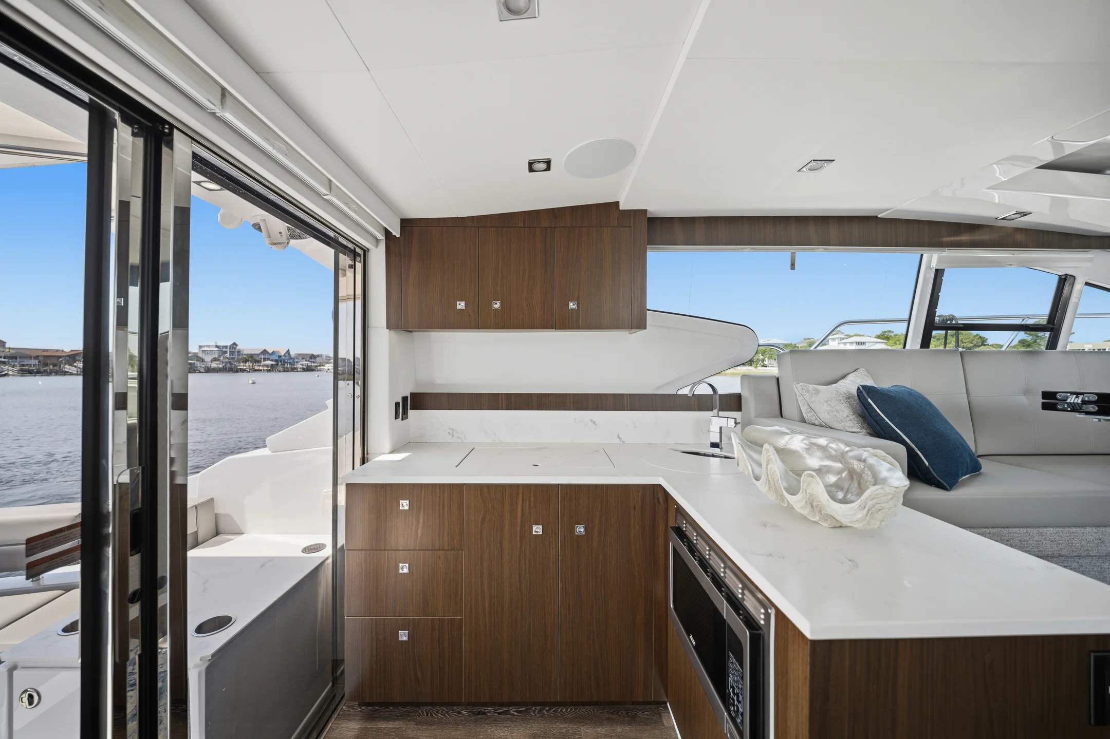 2023 Cruisers Yachts 46 CANTIUS Image Thumbnail #12