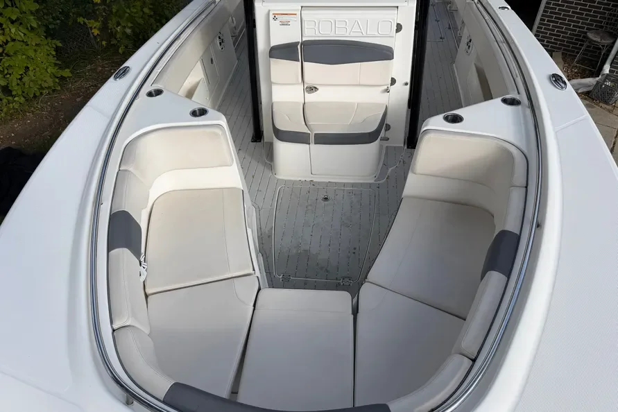 2017 Robalo R302 Image Thumbnail #10