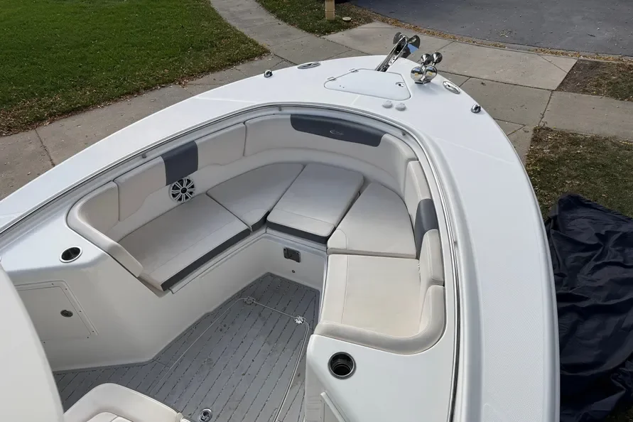 2017 Robalo R302 Image Thumbnail #9