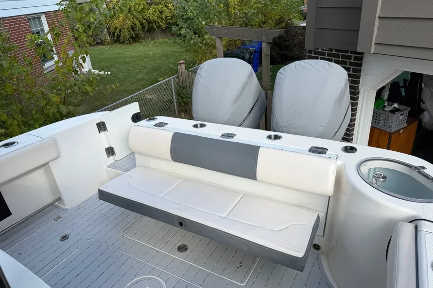 2017 Robalo R302 Image Thumbnail #11