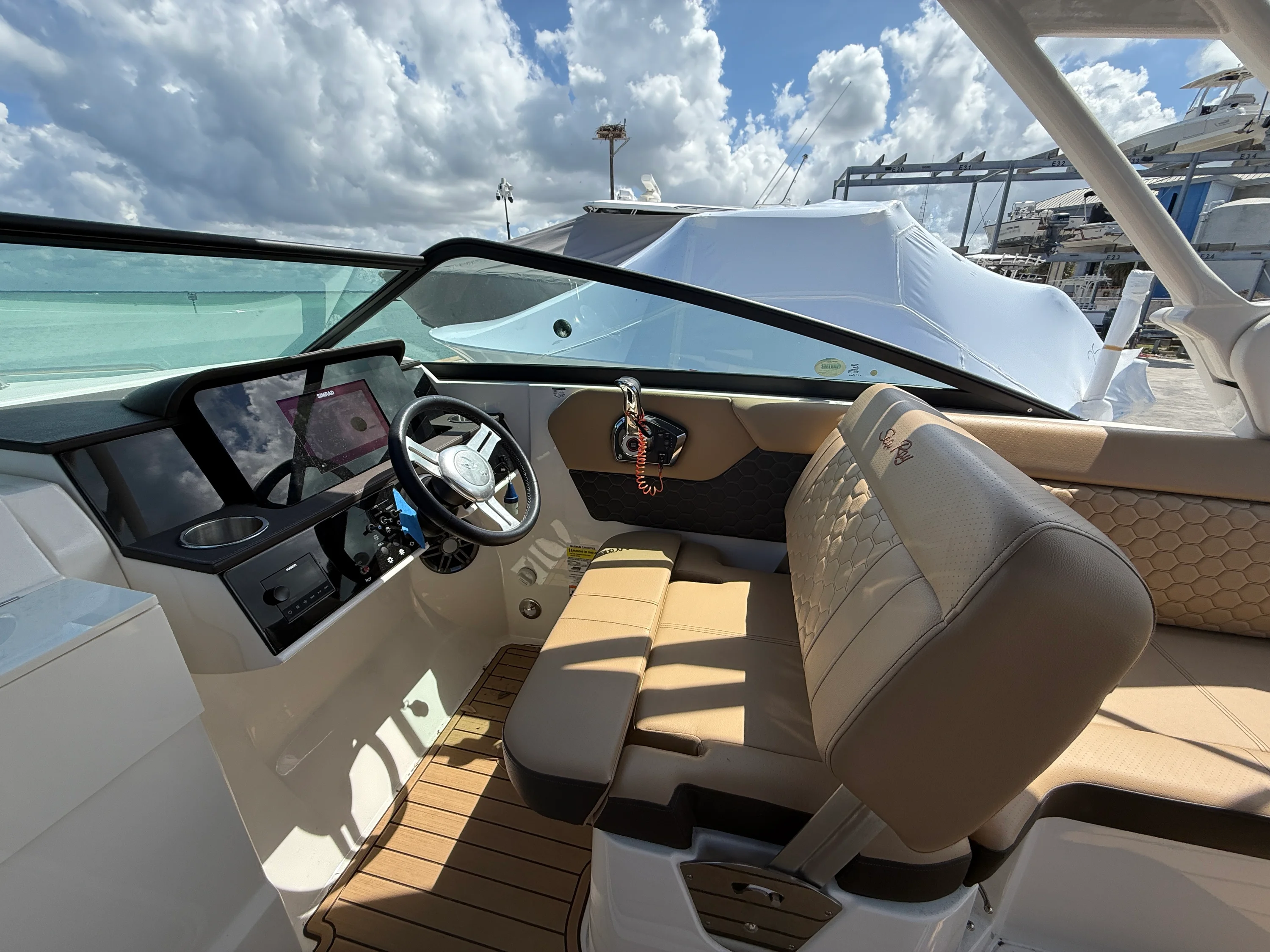2023 Sea Ray SDX 250 Outboard Image Thumbnail #5