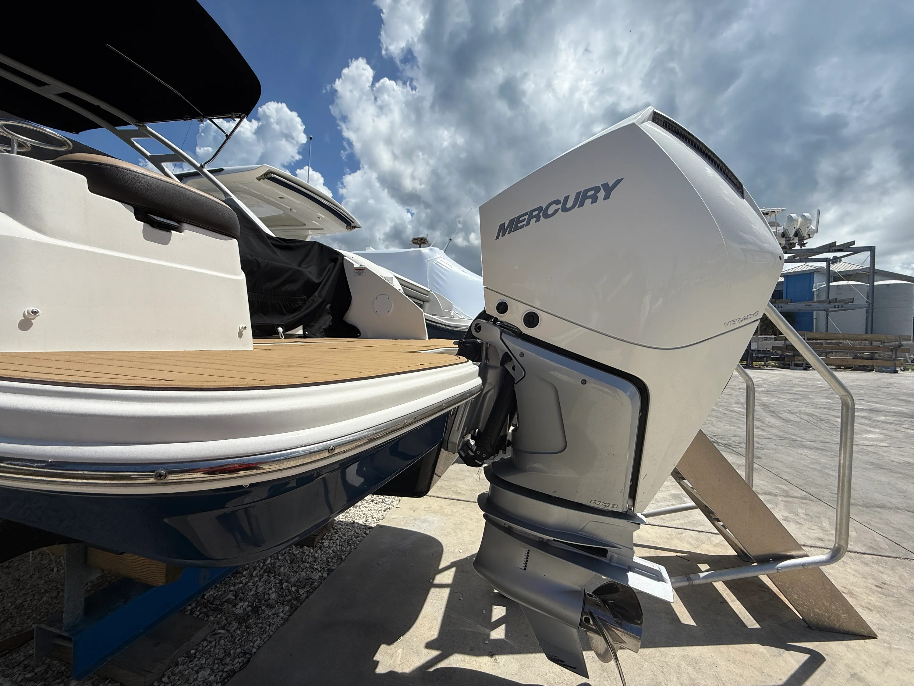 2023 Sea Ray SDX 250 Outboard Image Thumbnail #2