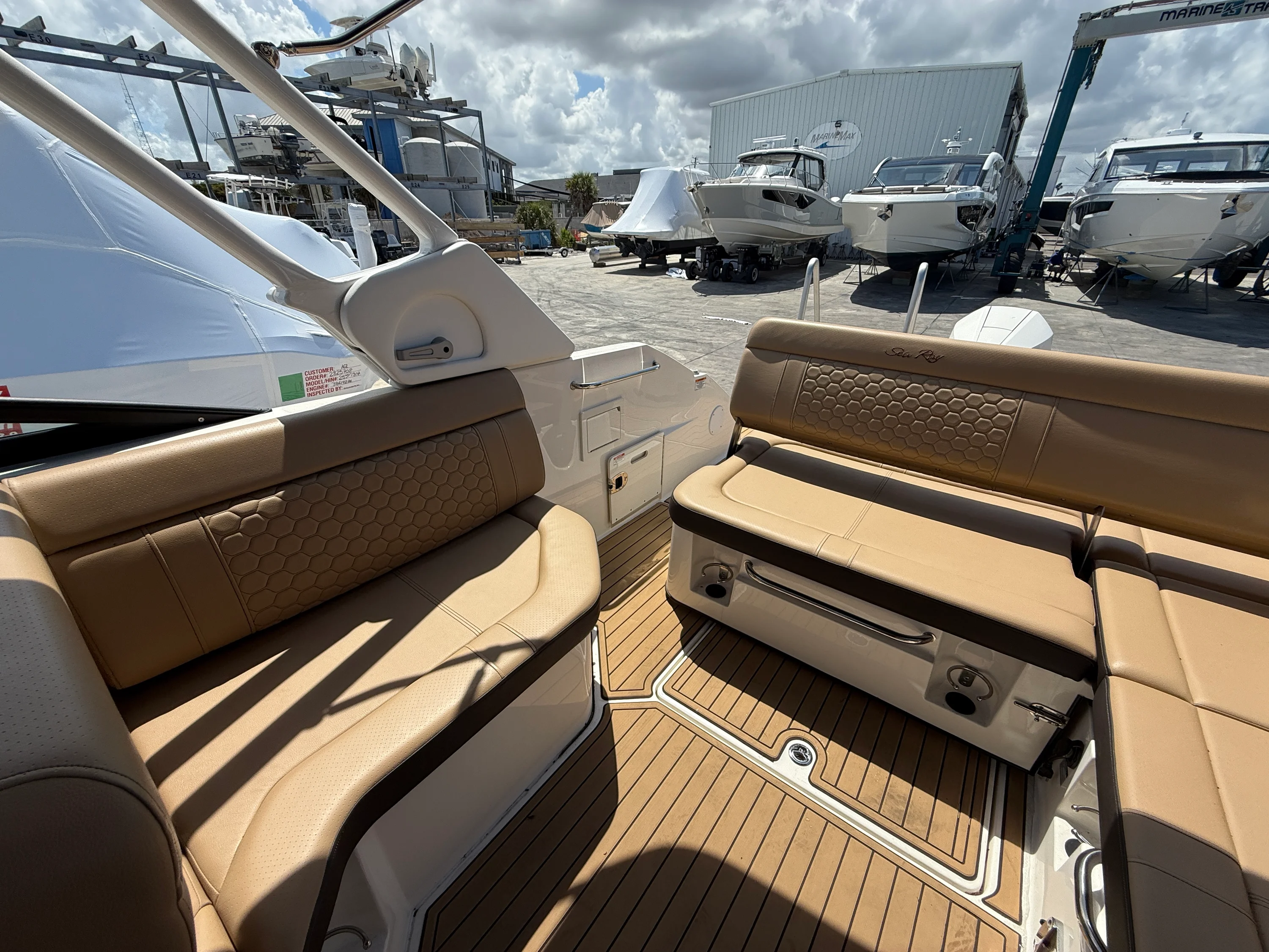 2023 Sea Ray SDX 250 Outboard Image Thumbnail #11