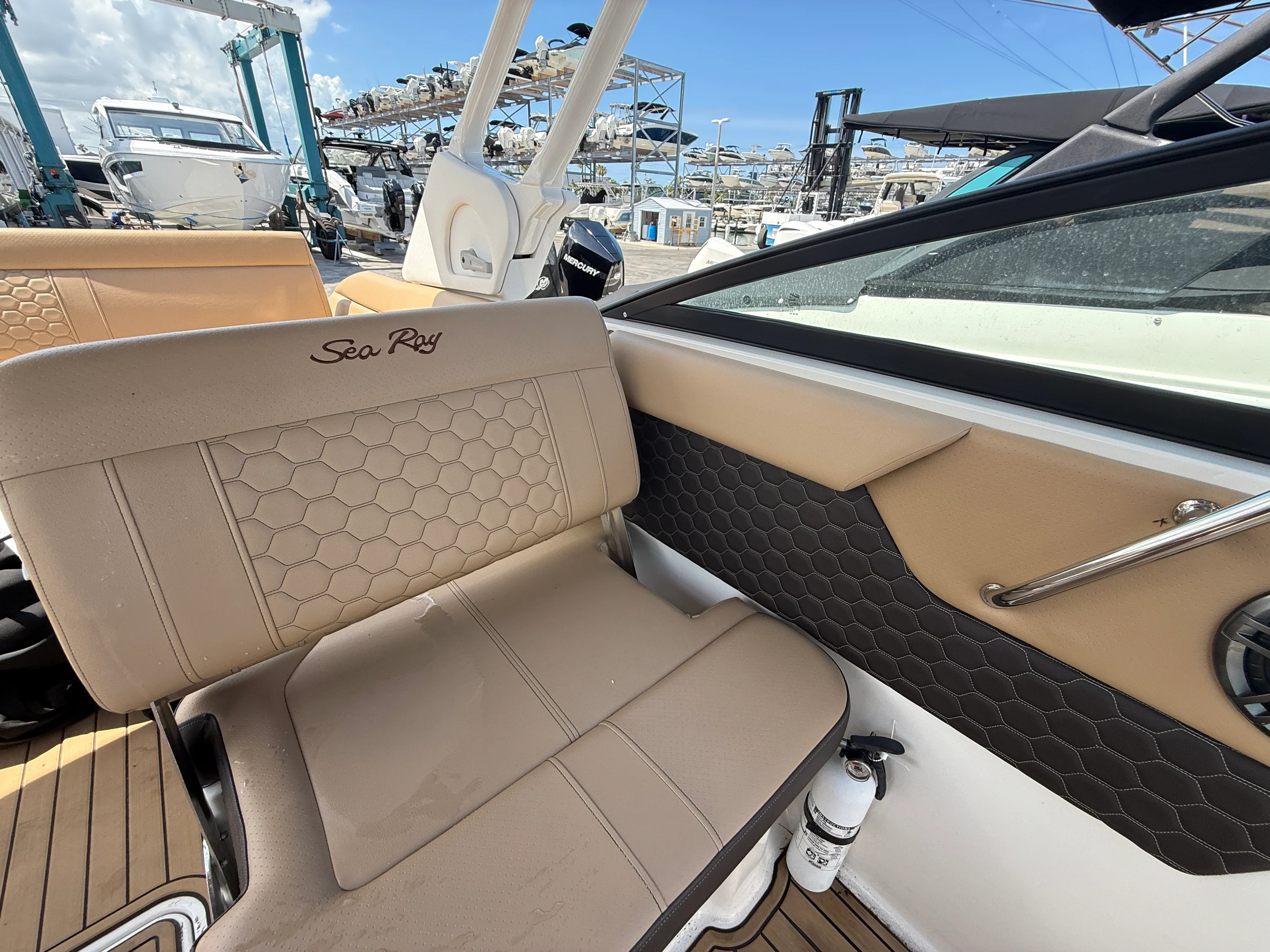 2023 Sea Ray SDX 250 Outboard Image Thumbnail #10