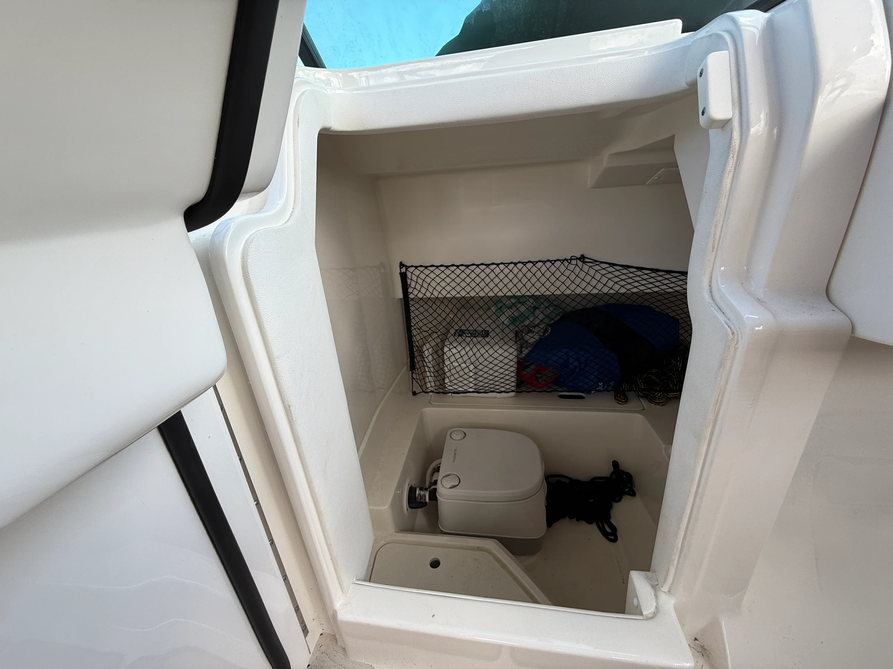 2023 Sea Ray SDX 250 Outboard Image Thumbnail #8