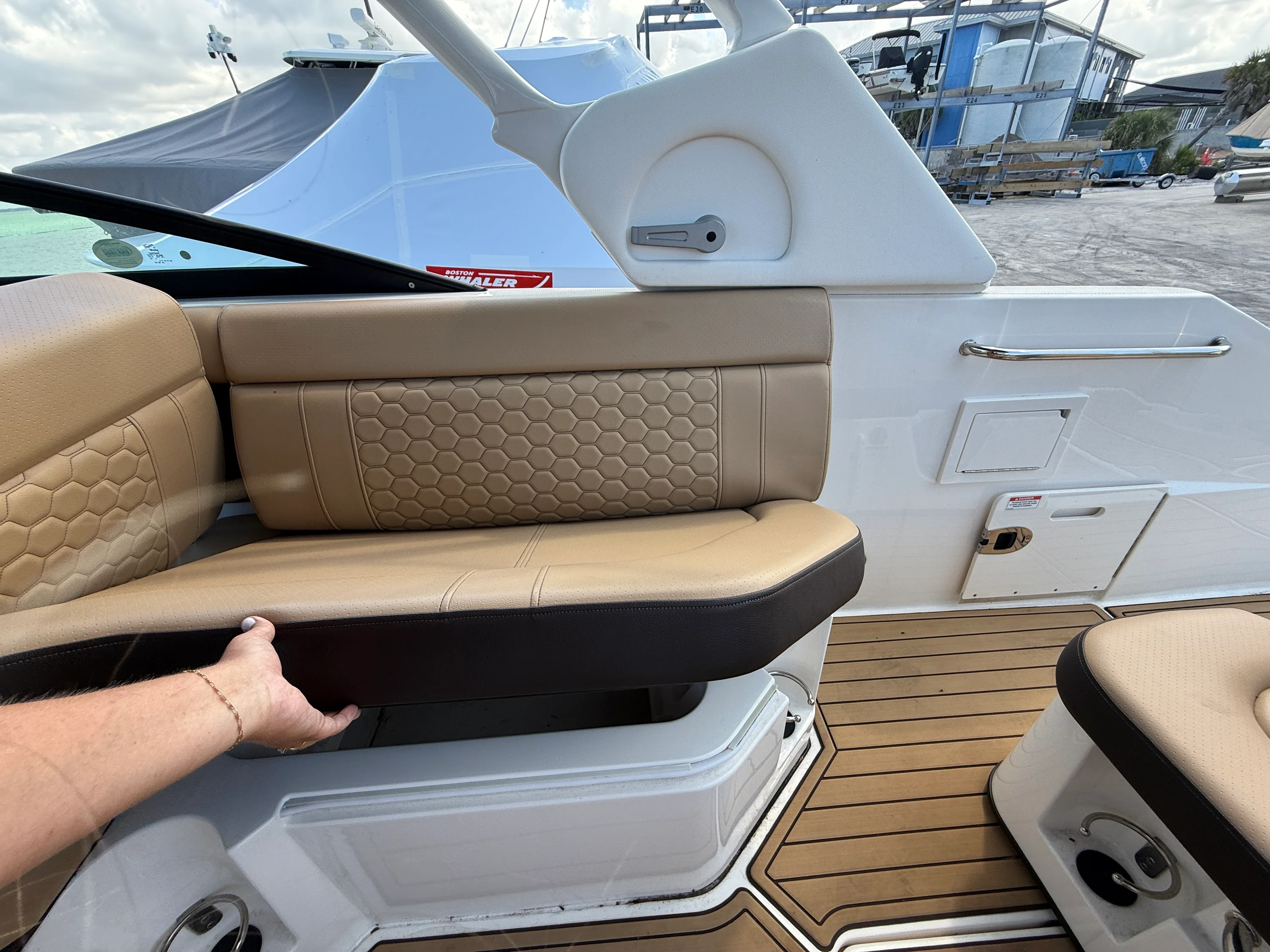 2023 Sea Ray SDX 250 Outboard Image Thumbnail #14