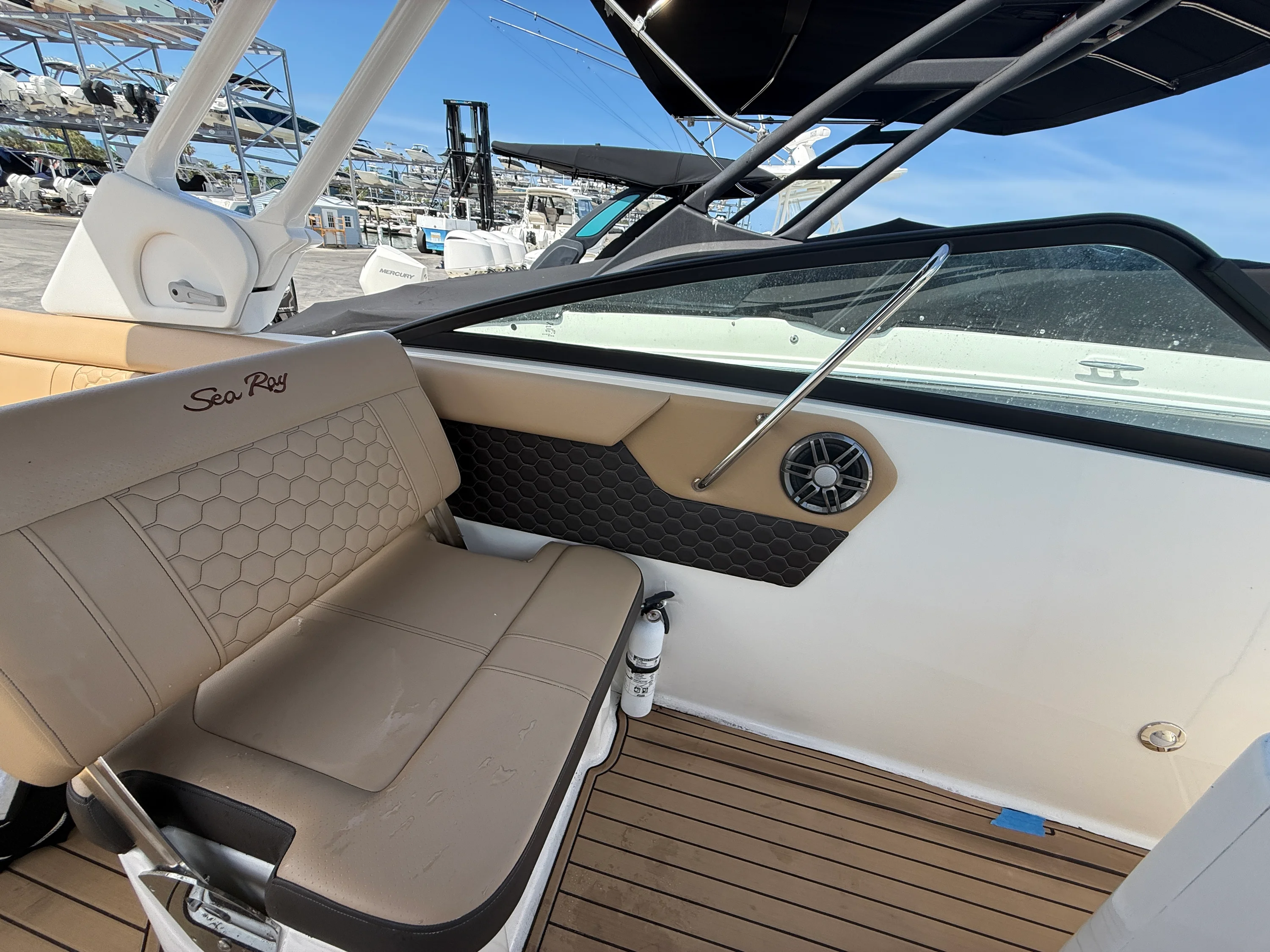 2023 Sea Ray SDX 250 Outboard Image Thumbnail #9