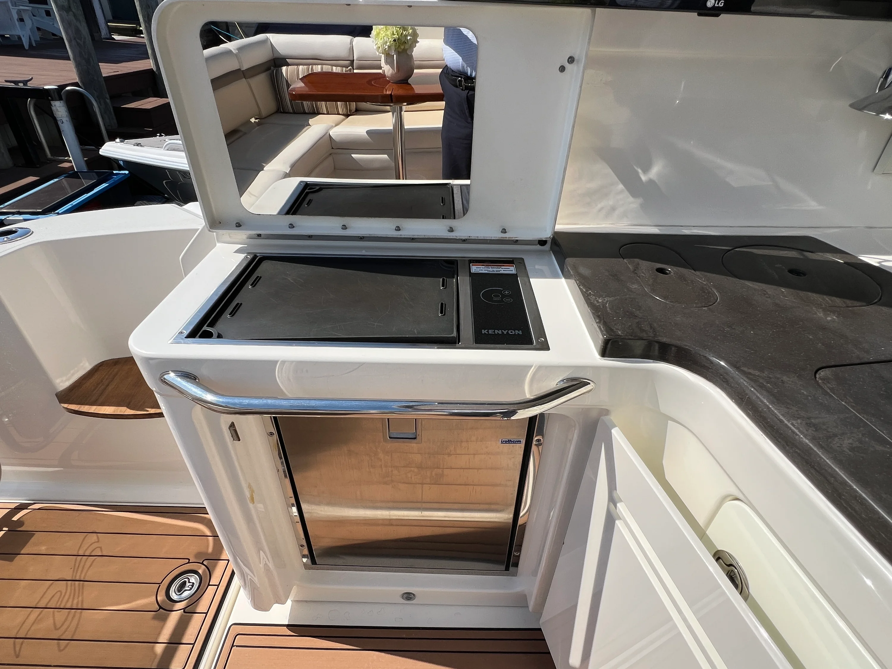 2015 Sea Ray 410 Sundancer Image Thumbnail #19