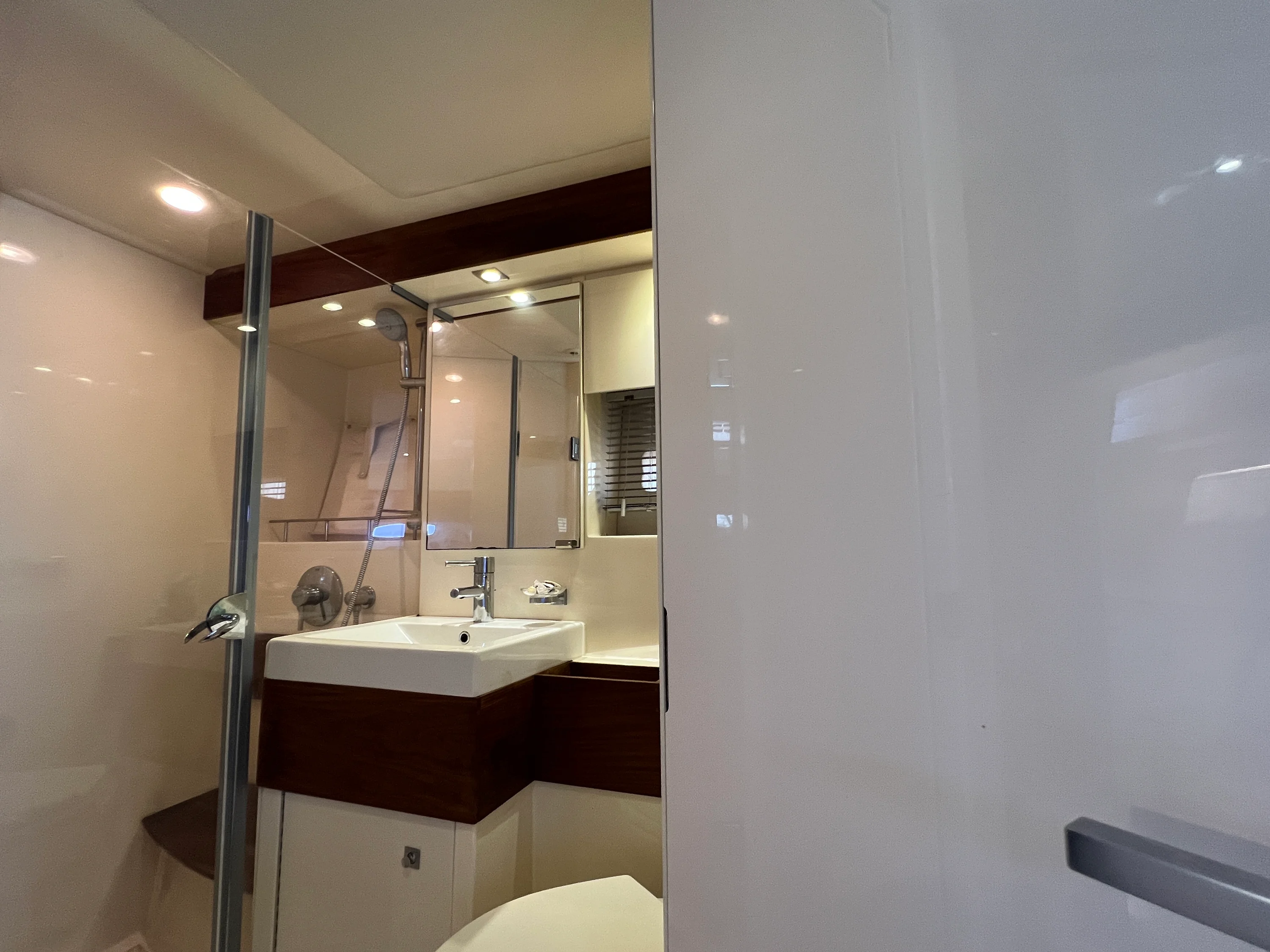 2015 Sea Ray 410 Sundancer Image Thumbnail #87