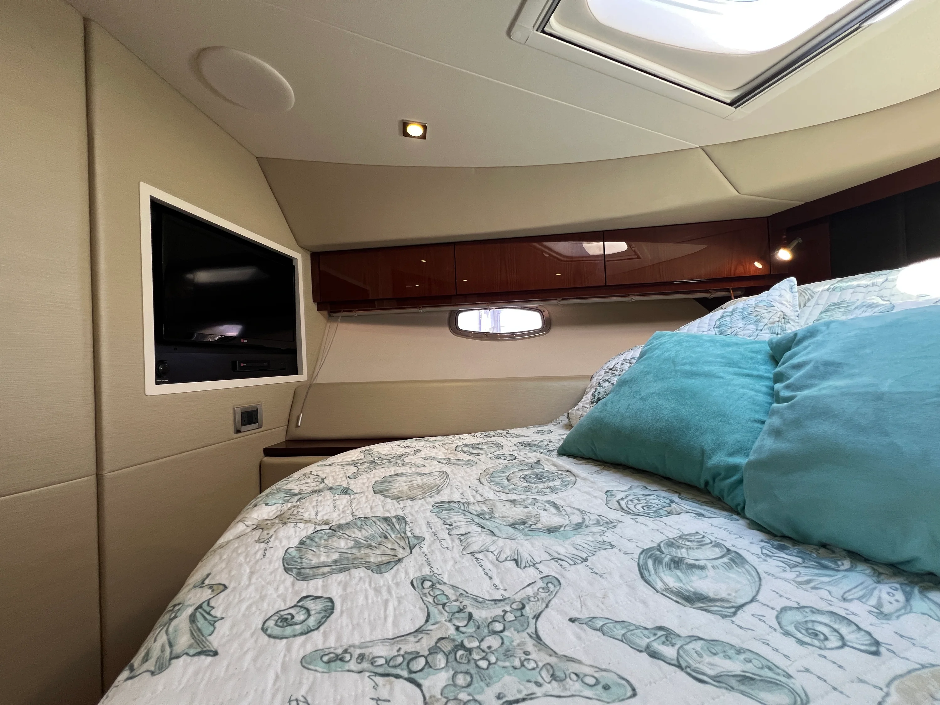 2015 Sea Ray 410 Sundancer Image Thumbnail #85