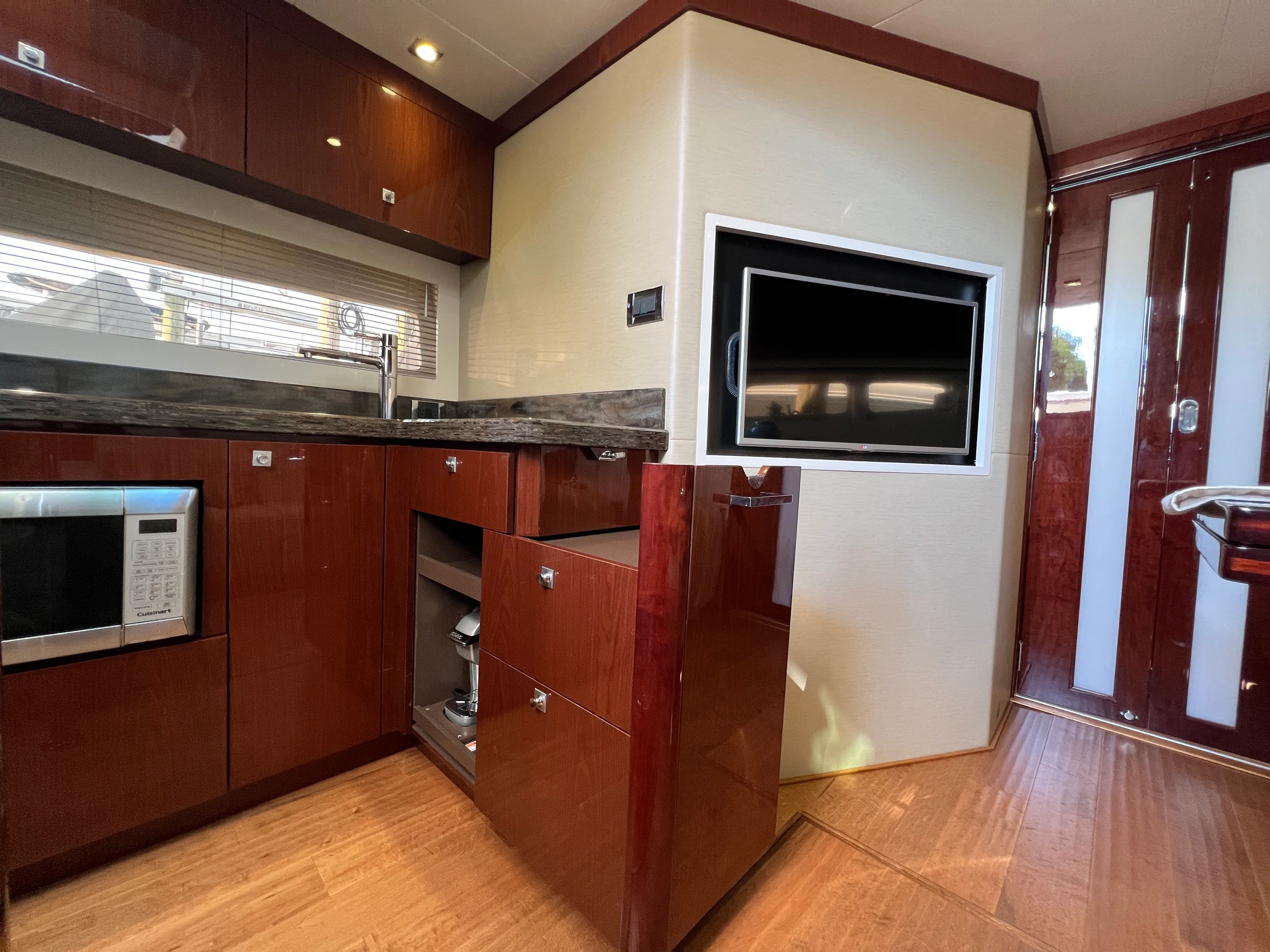 2015 Sea Ray 410 Sundancer Image Thumbnail #71