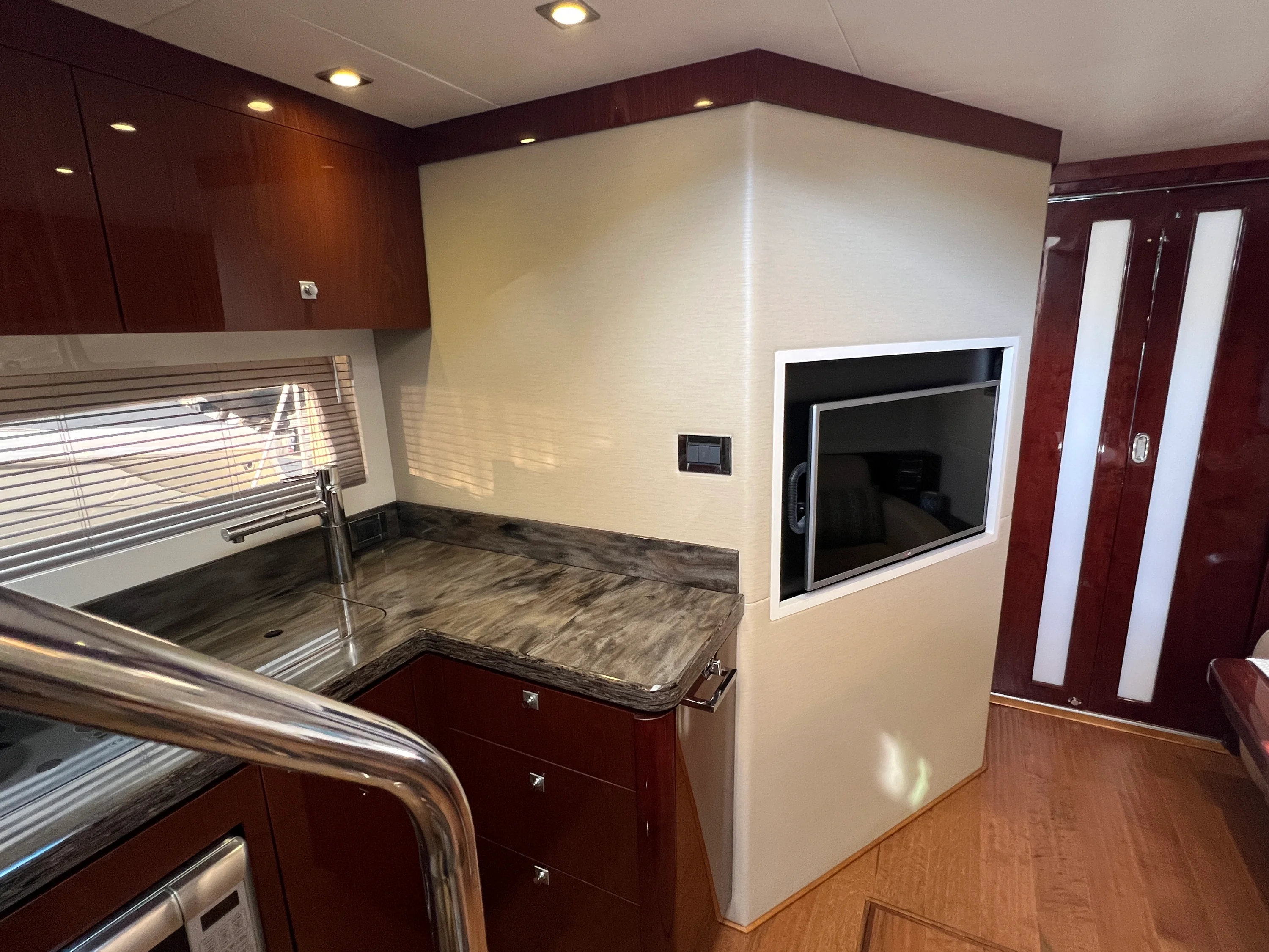 2015 Sea Ray 410 Sundancer Image Thumbnail #44