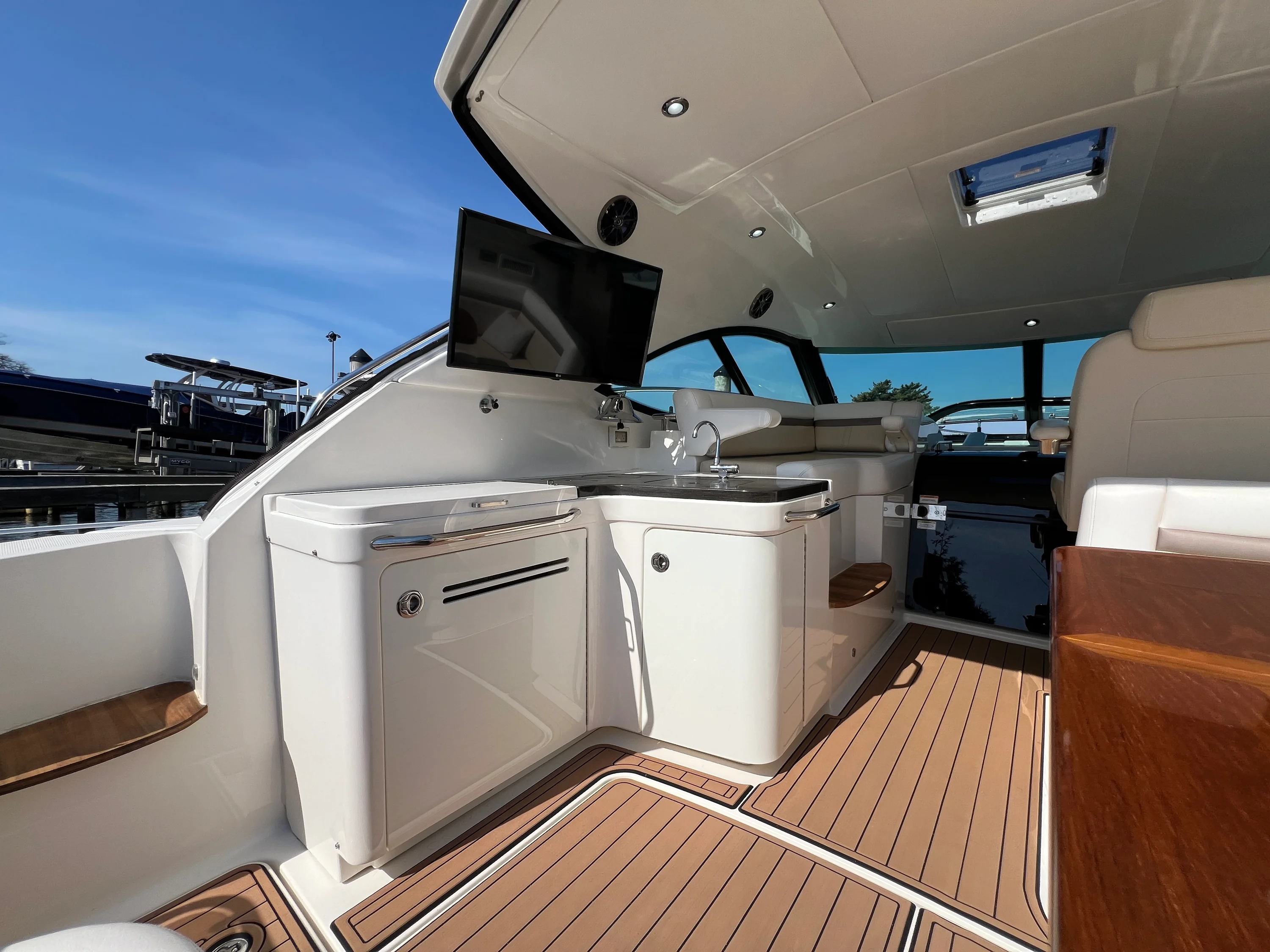 2015 Sea Ray 410 Sundancer Image Thumbnail #17
