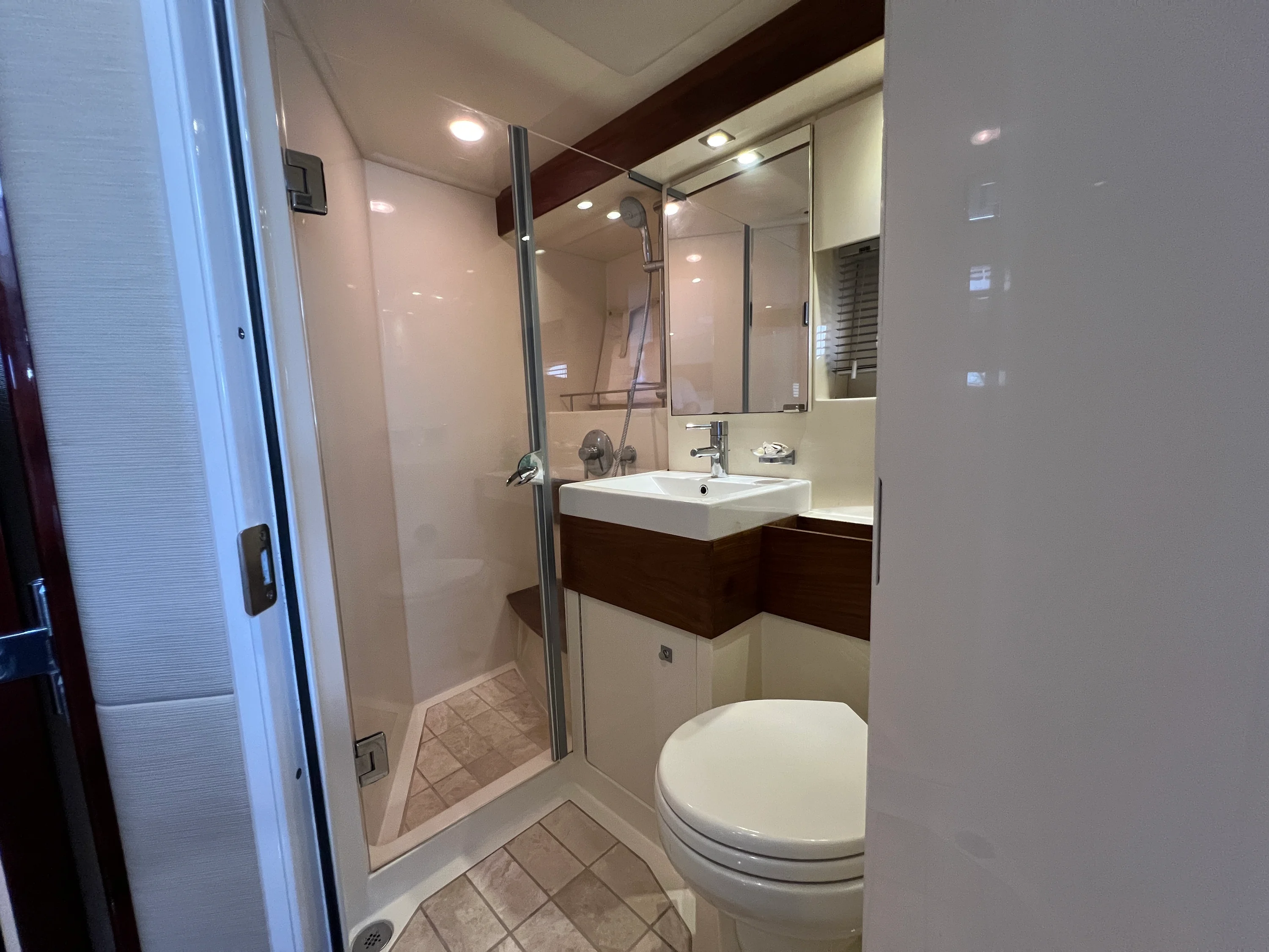 2015 Sea Ray 410 Sundancer Image Thumbnail #90