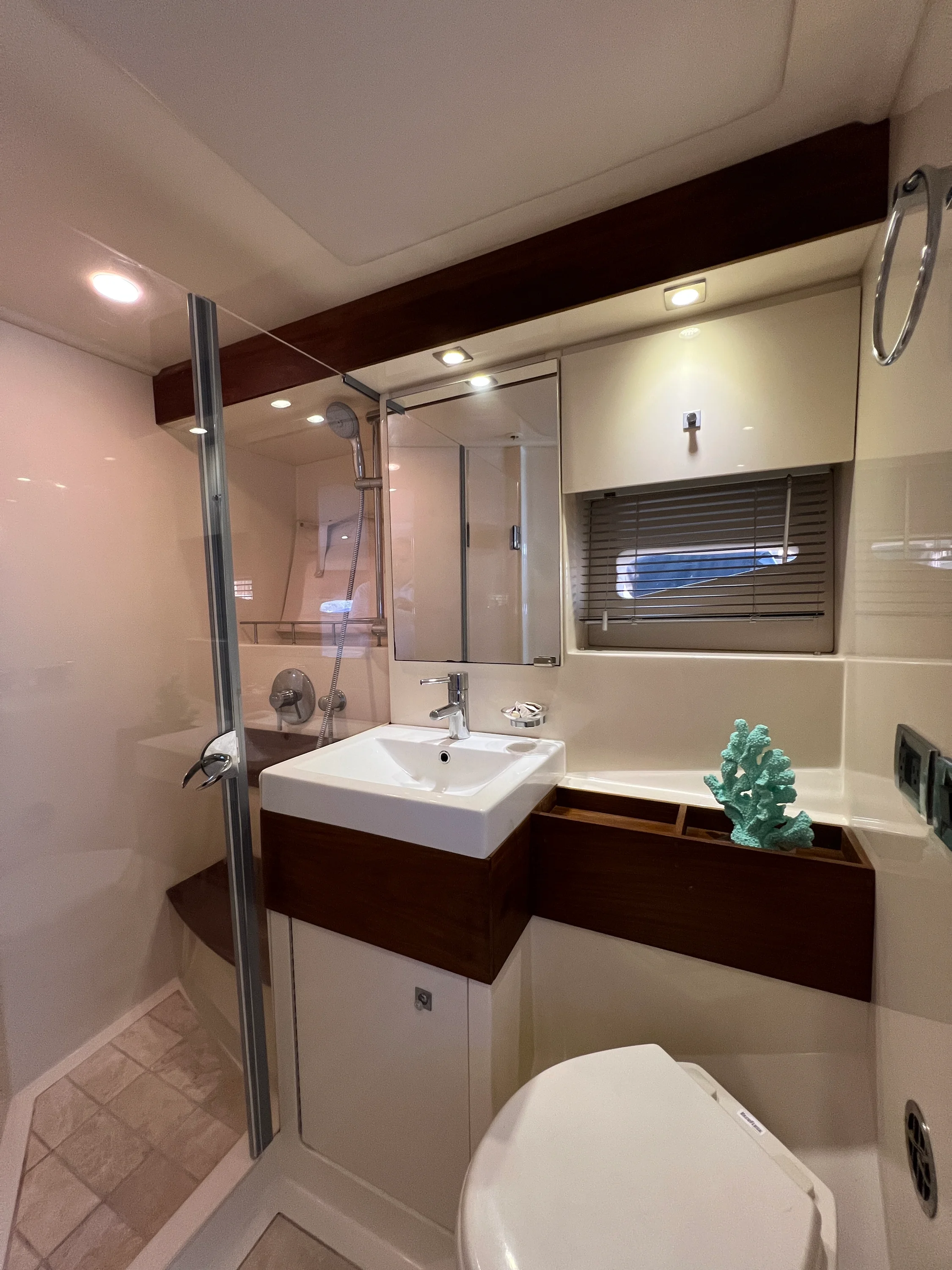 2015 Sea Ray 410 Sundancer Image Thumbnail #91