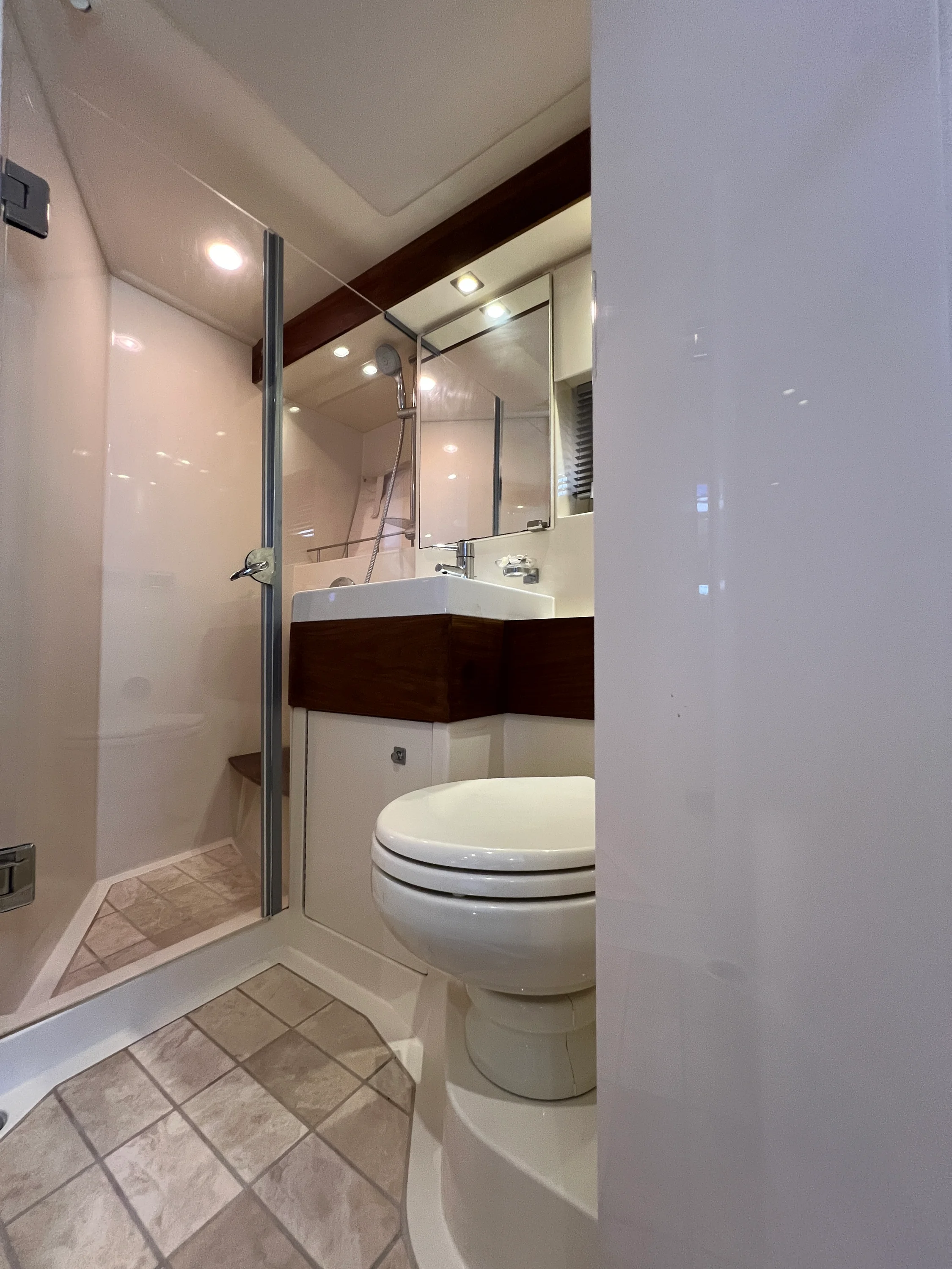 2015 Sea Ray 410 Sundancer Image Thumbnail #89