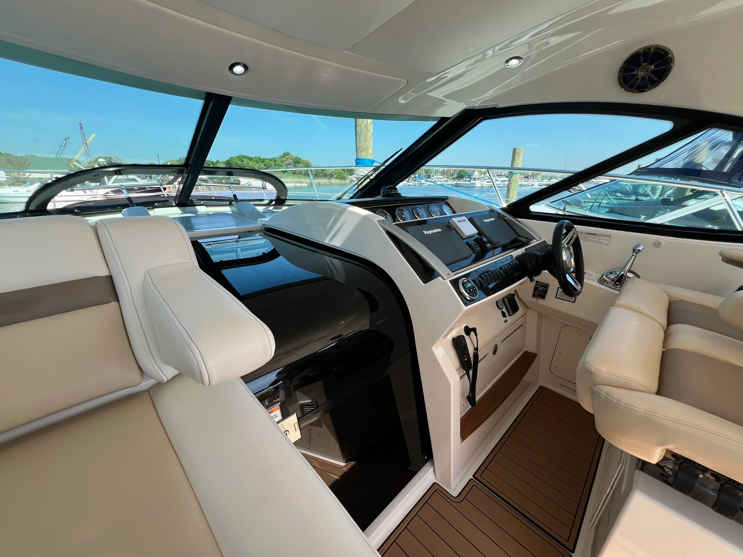 2015 Sea Ray 410 Sundancer Image Thumbnail #28