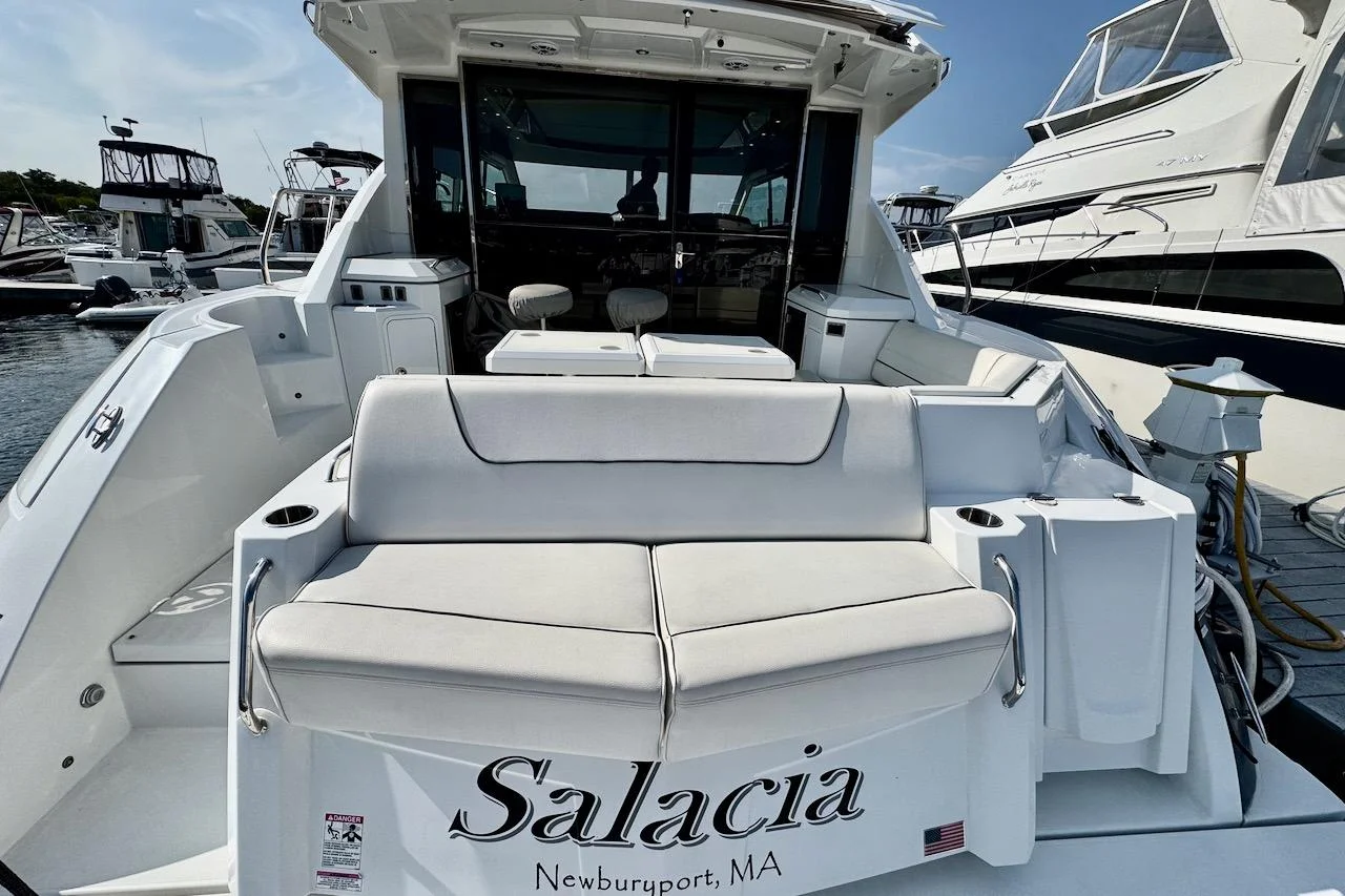 2018 Cruisers Yachts 45 CANTIUS Image Thumbnail #4