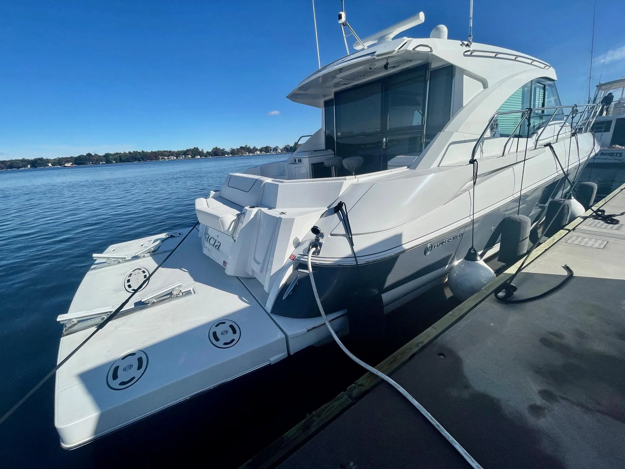 2018 Cruisers Yachts 45 CANTIUS Image Thumbnail #6