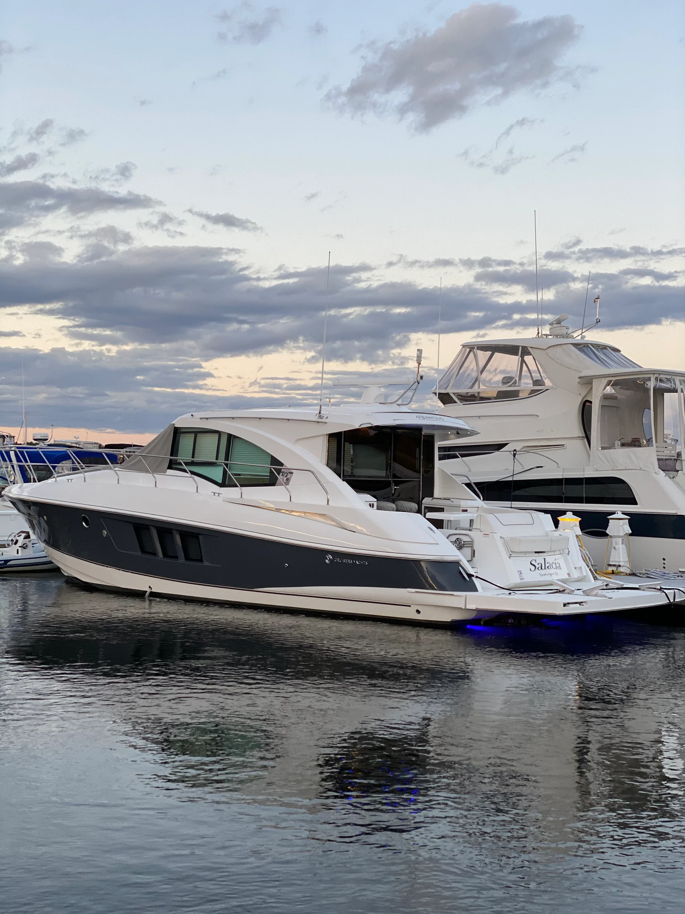 2018 Cruisers Yachts 45 CANTIUS Image Thumbnail #2