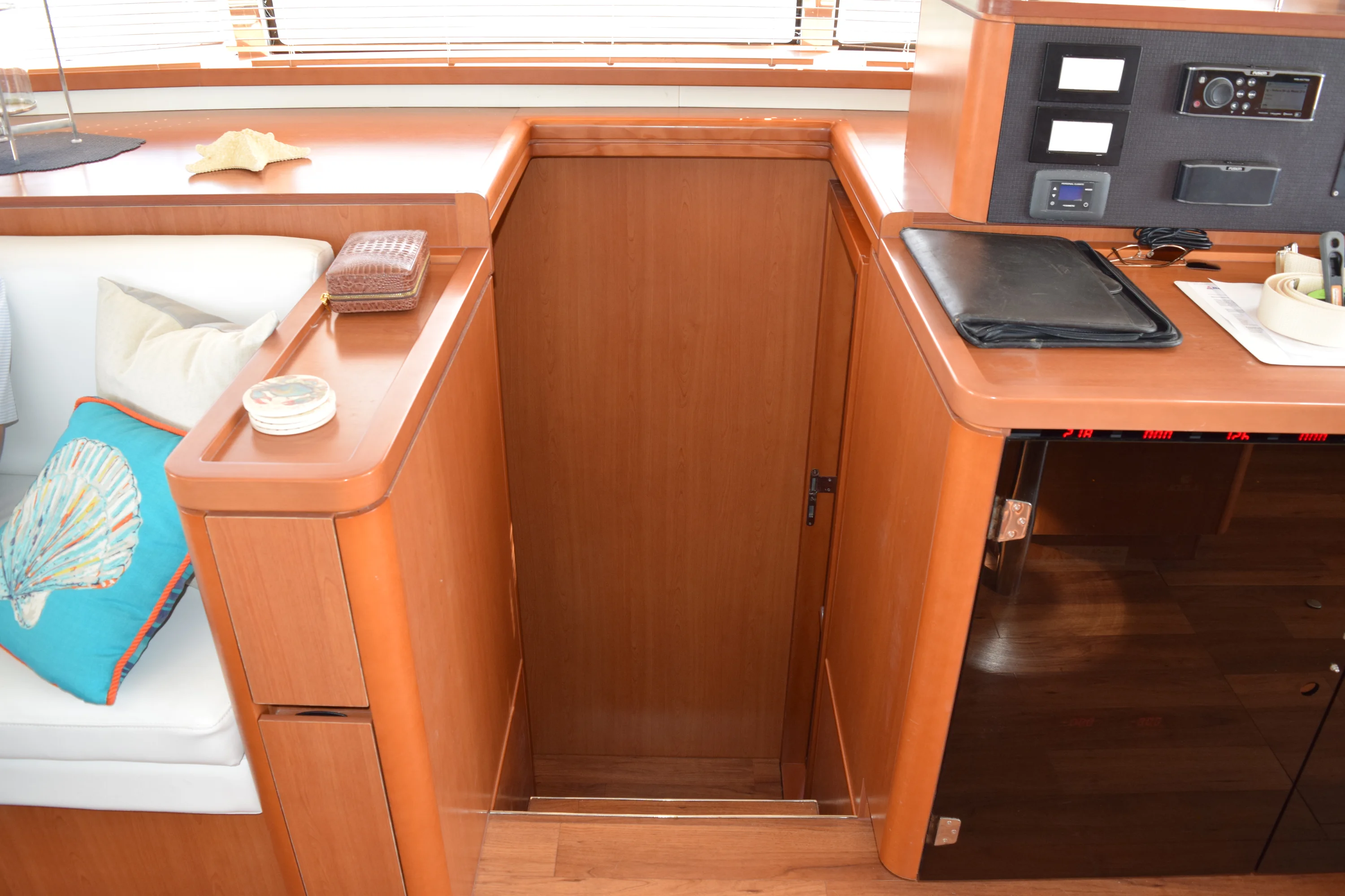 2018 Aquila 48 Image Thumbnail #12