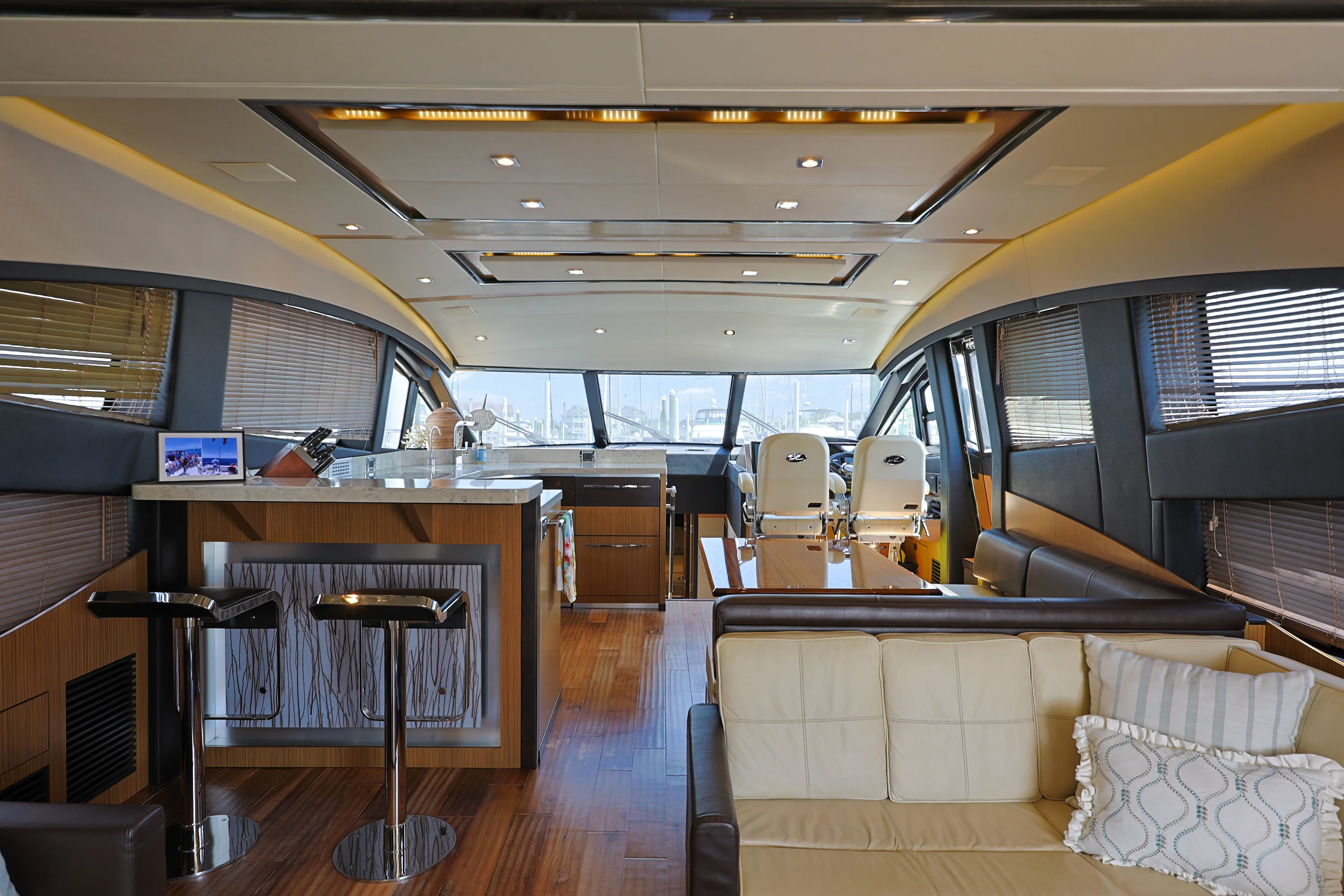 2017 Sea Ray L650 Fly Image Thumbnail #36