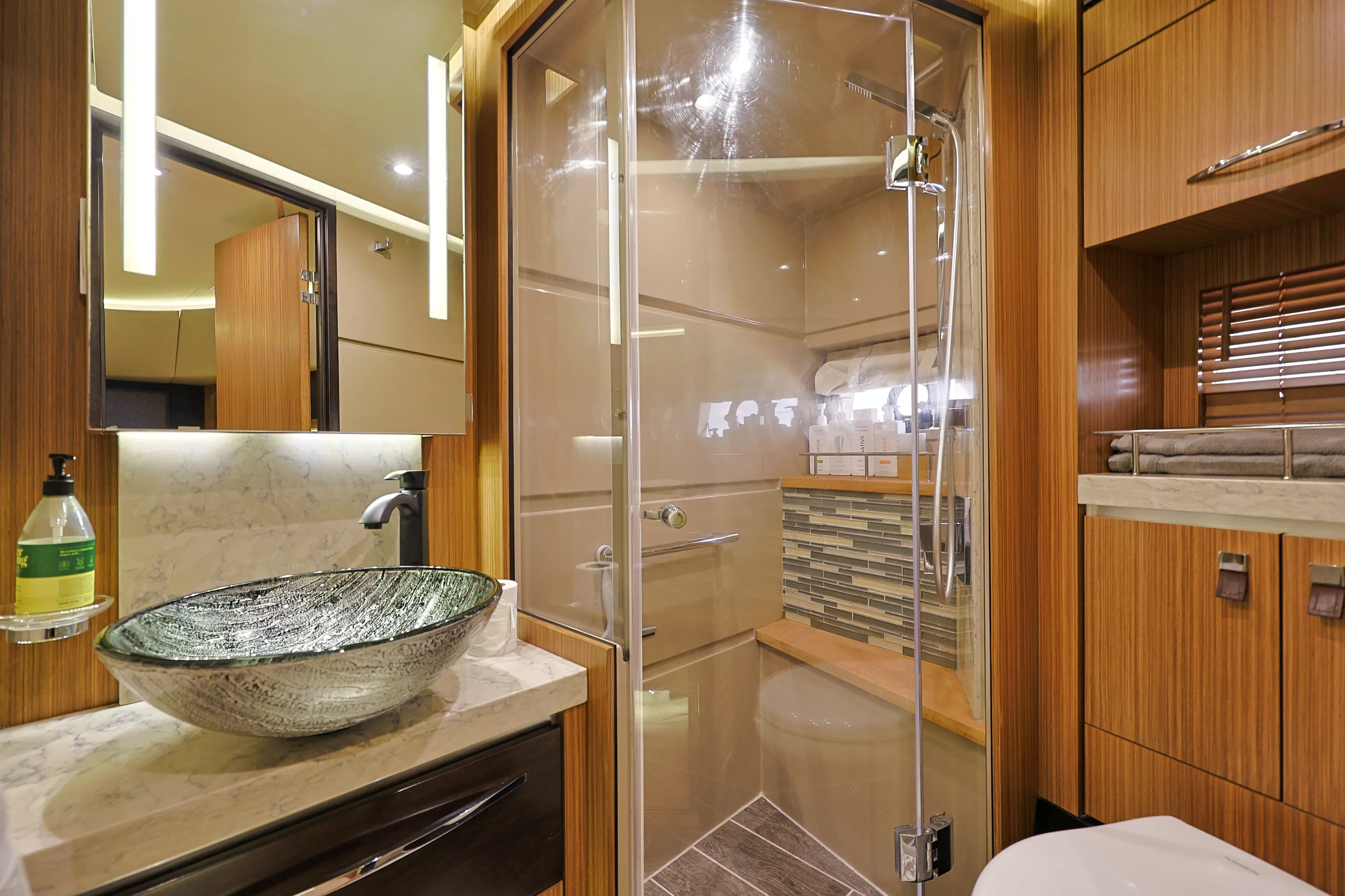 2017 Sea Ray L650 Fly Image Thumbnail #47