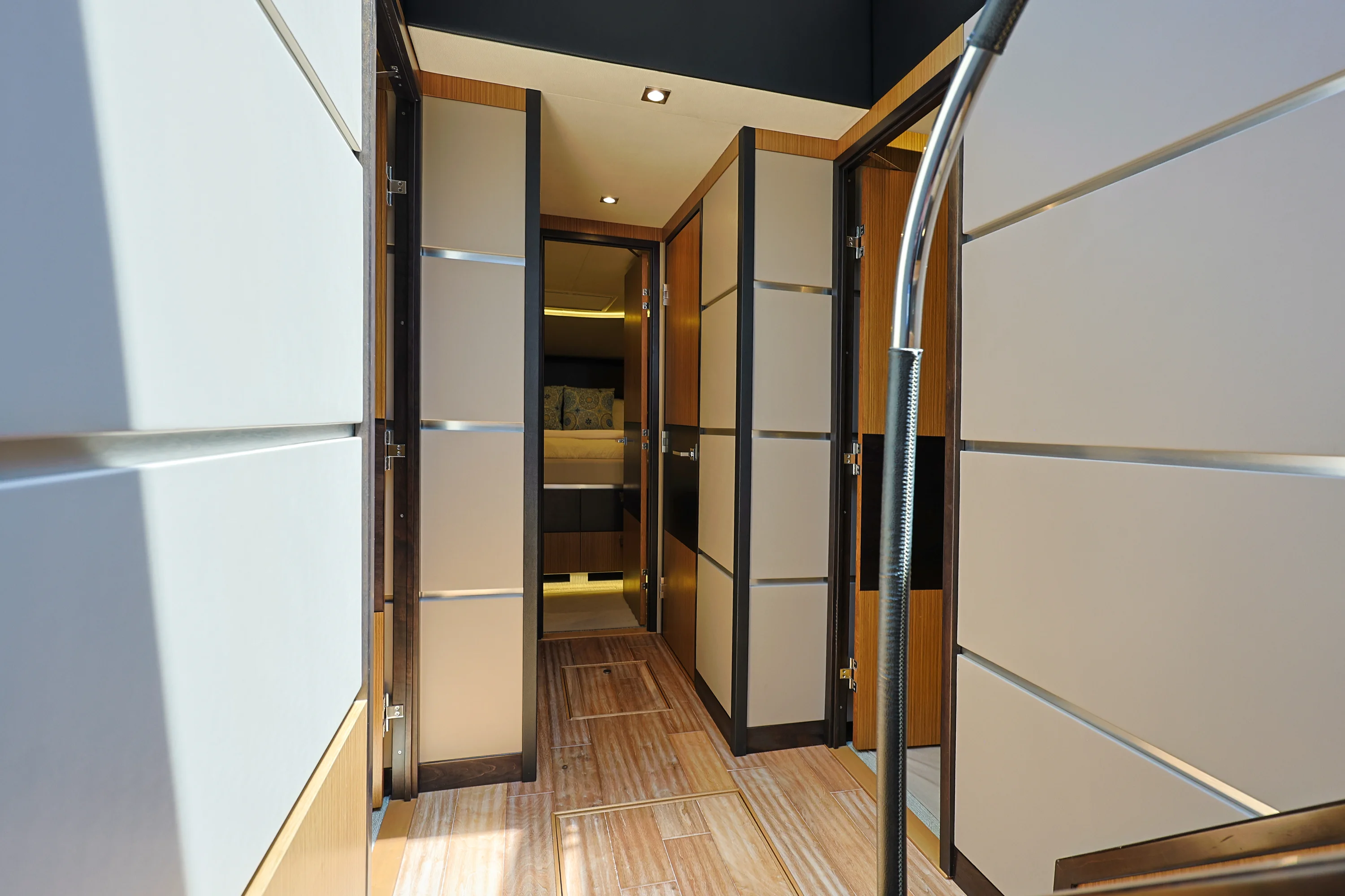 2017 Sea Ray L650 Fly Image Thumbnail #39
