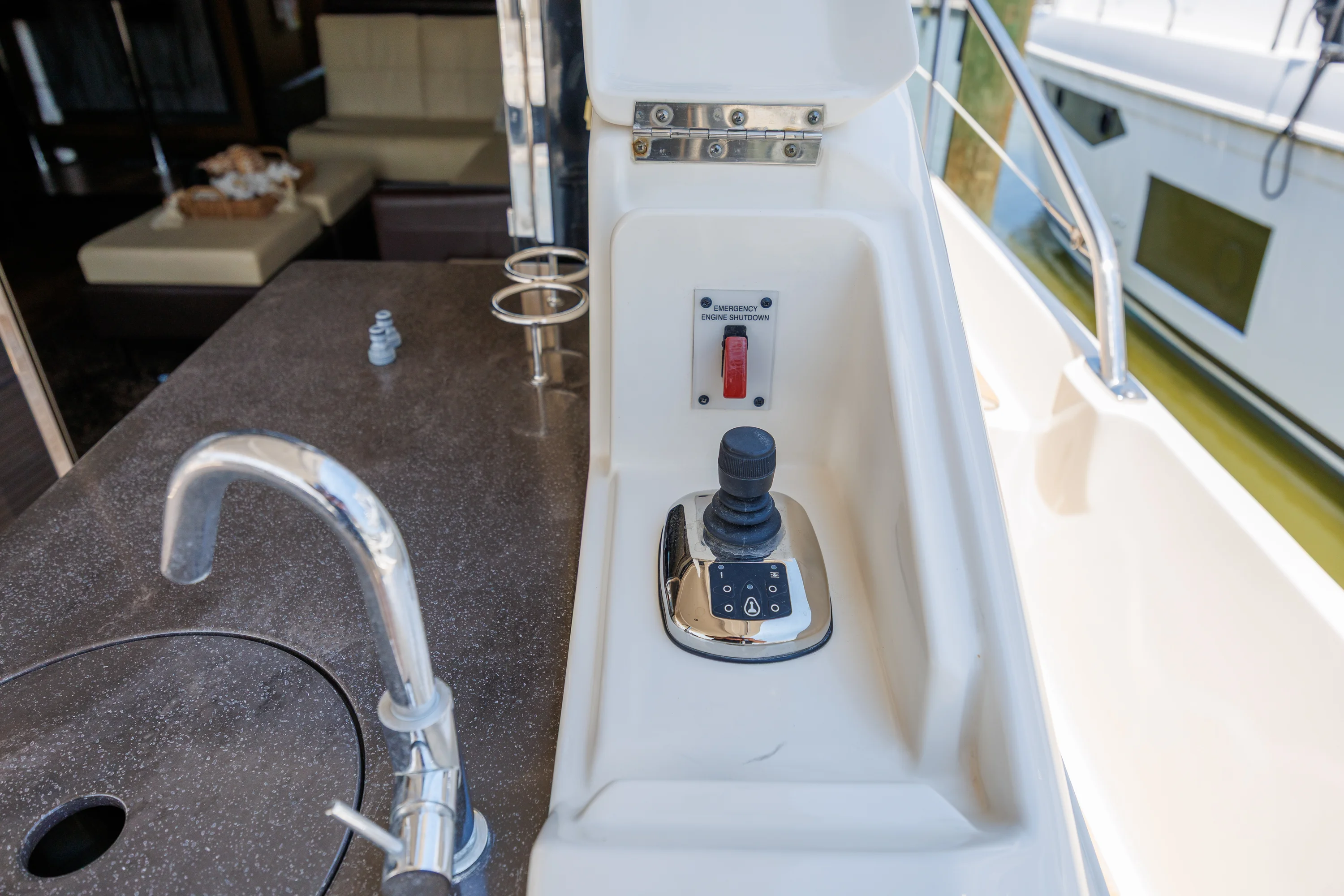 2017 Sea Ray L650 Fly Image Thumbnail #23