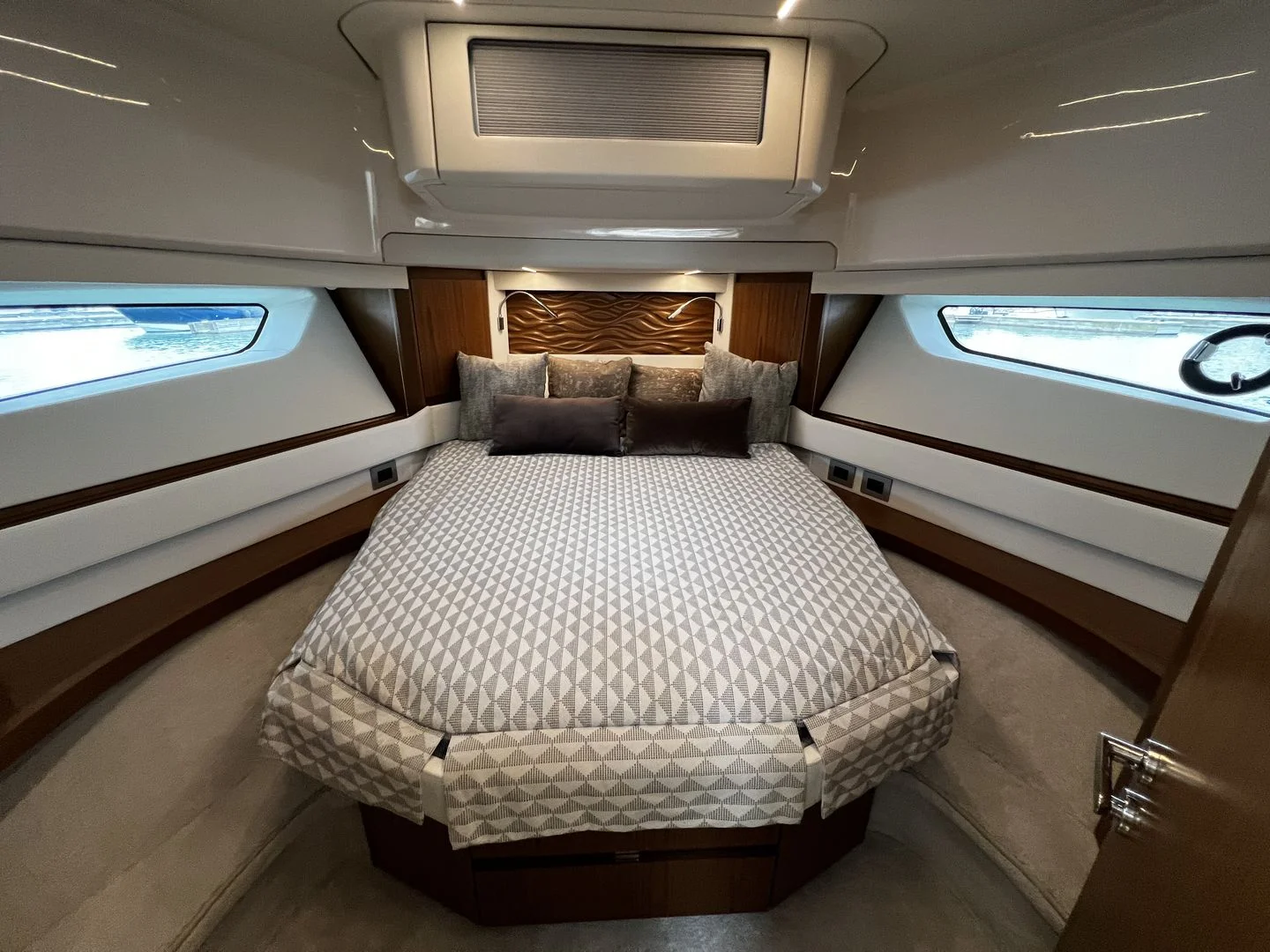 2027 Tiara Yachts EX60 Image Thumbnail #44