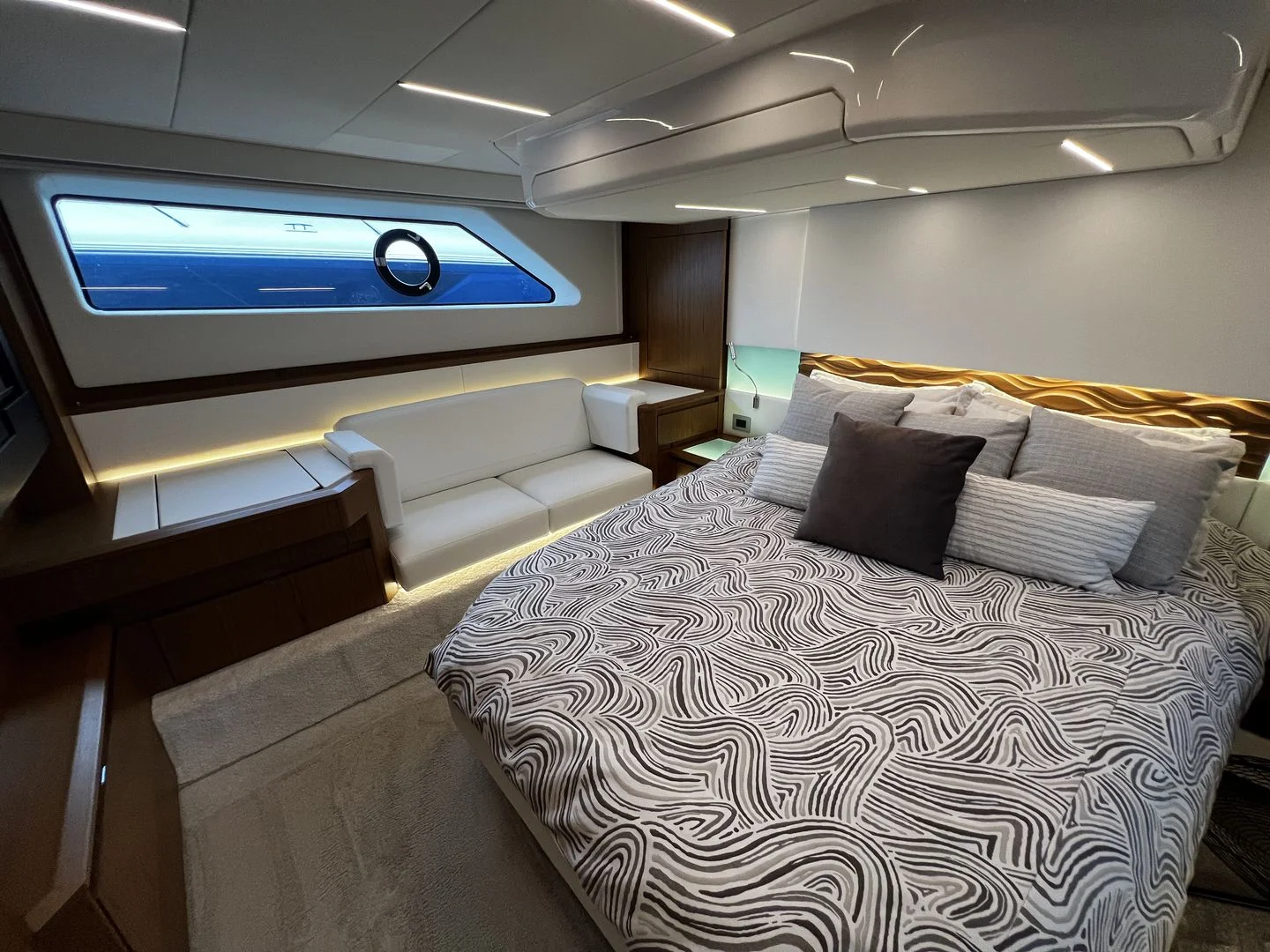 2027 Tiara Yachts EX60 Image Thumbnail #51