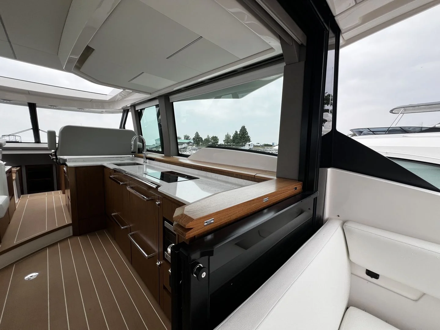 2027 Tiara Yachts EX60 Image Thumbnail #33