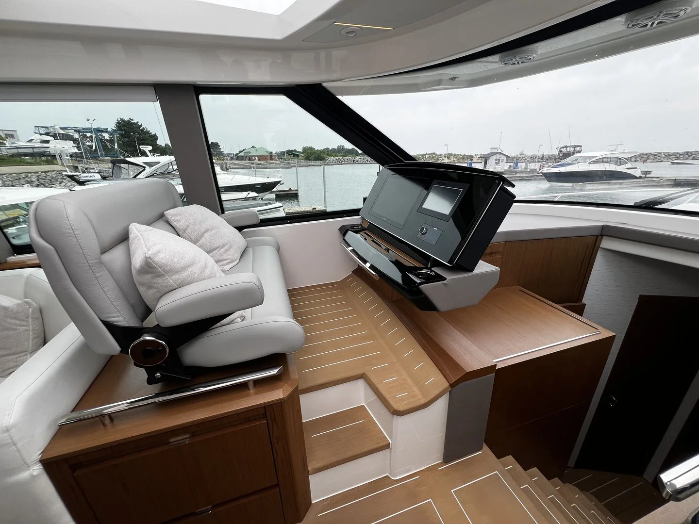 2027 Tiara Yachts EX60 Image Thumbnail #38
