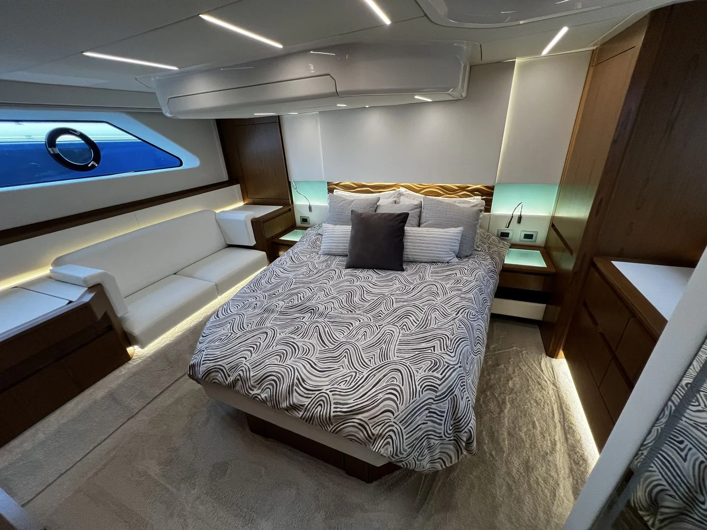 2027 Tiara Yachts EX60 Image Thumbnail #54