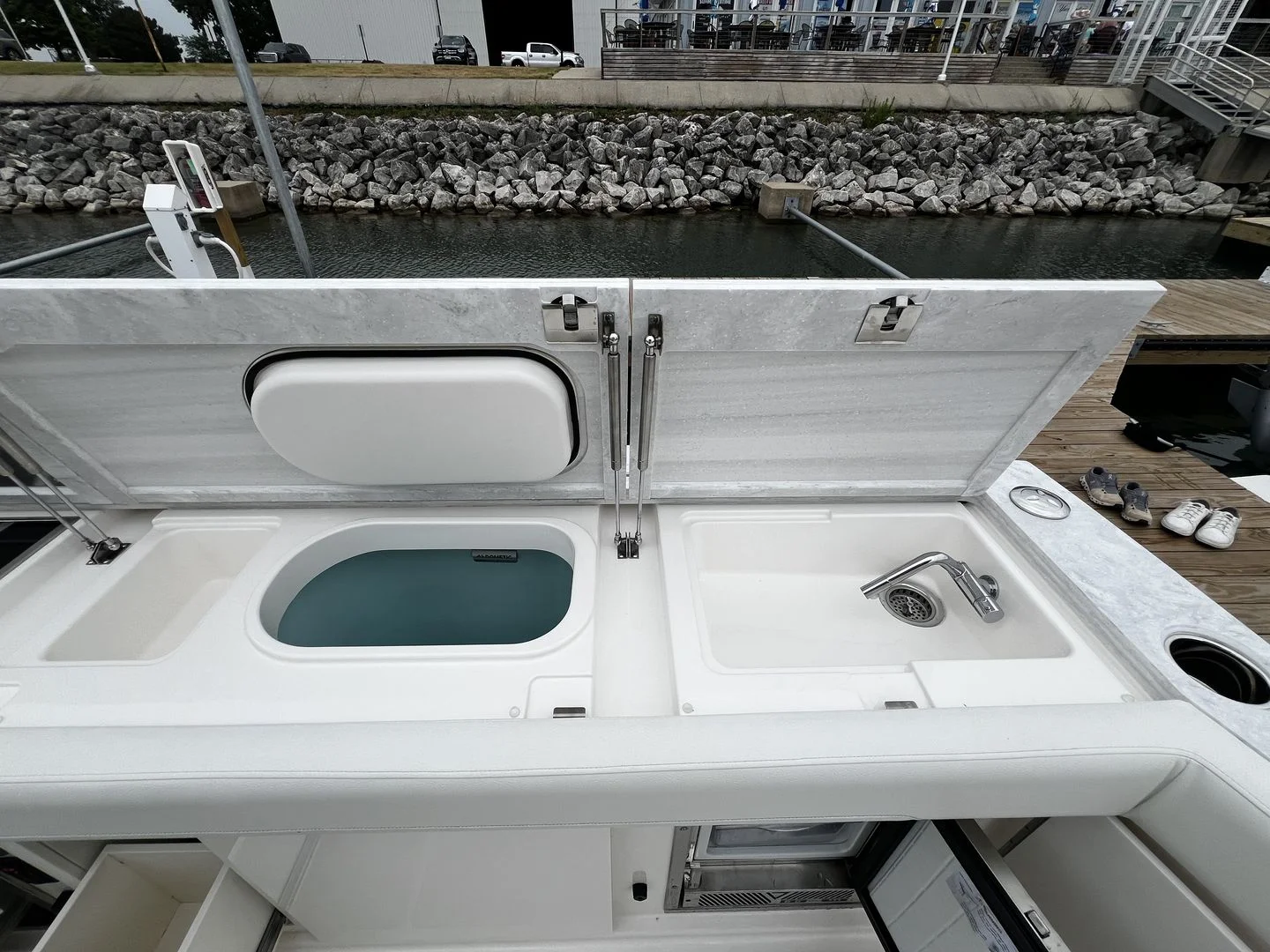 2027 Tiara Yachts EX60 Image Thumbnail #24