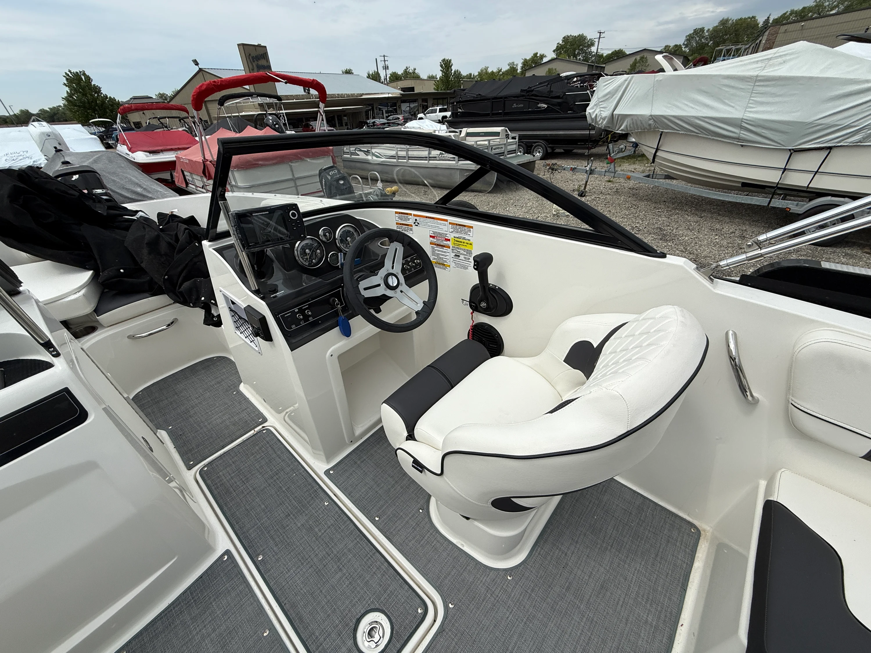 2023 Bayliner VR 4 OB Image Thumbnail #11