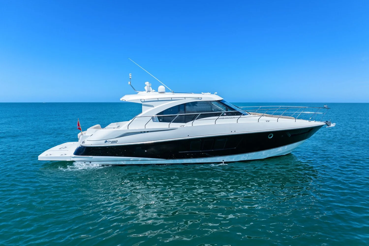 2014 Cruisers Yachts 45 CANTIUS Image Thumbnail #2
