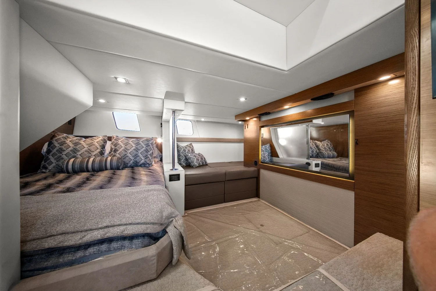 2014 Cruisers Yachts 45 CANTIUS Image Thumbnail #32