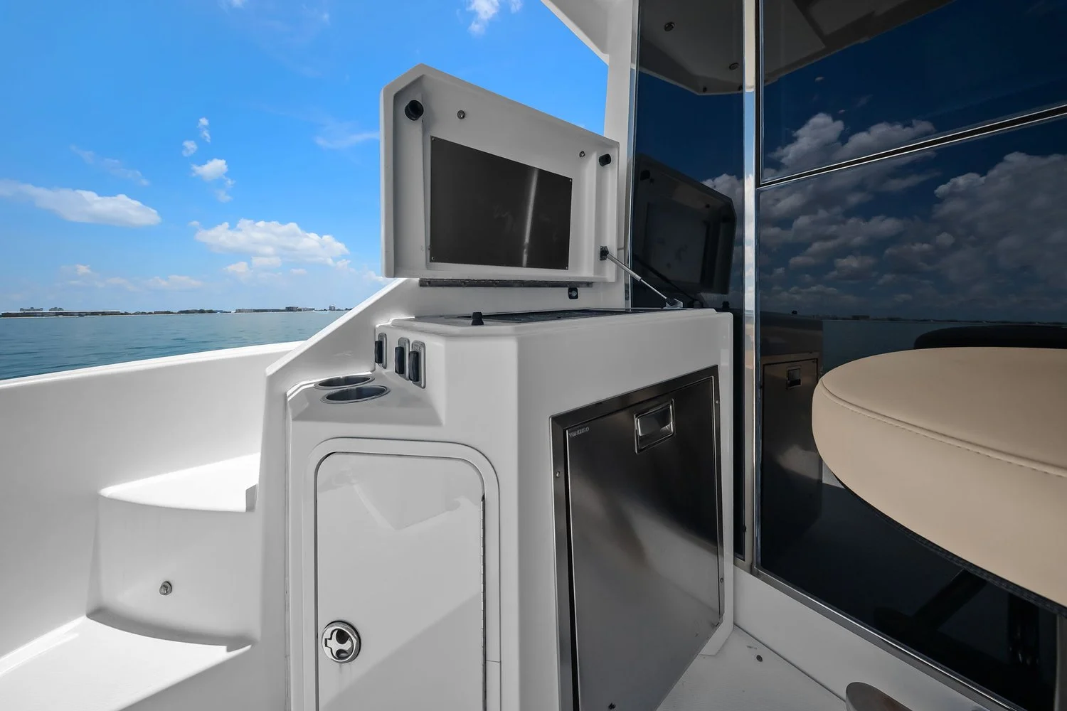 2014 Cruisers Yachts 45 CANTIUS Image Thumbnail #64