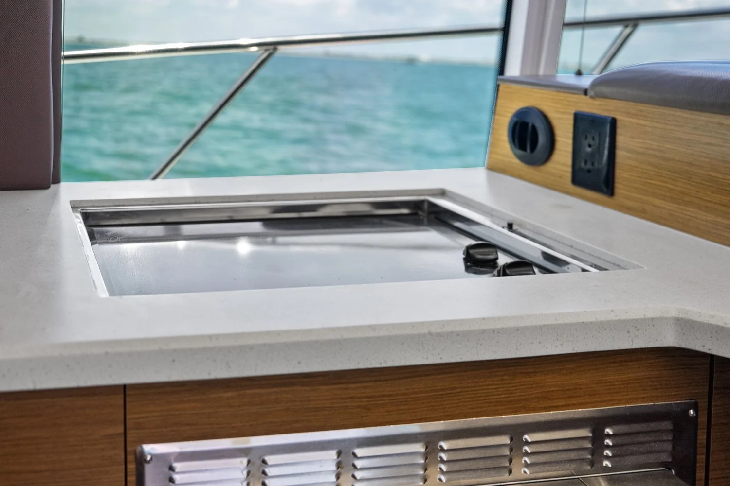 2014 Cruisers Yachts 45 CANTIUS Image Thumbnail #74
