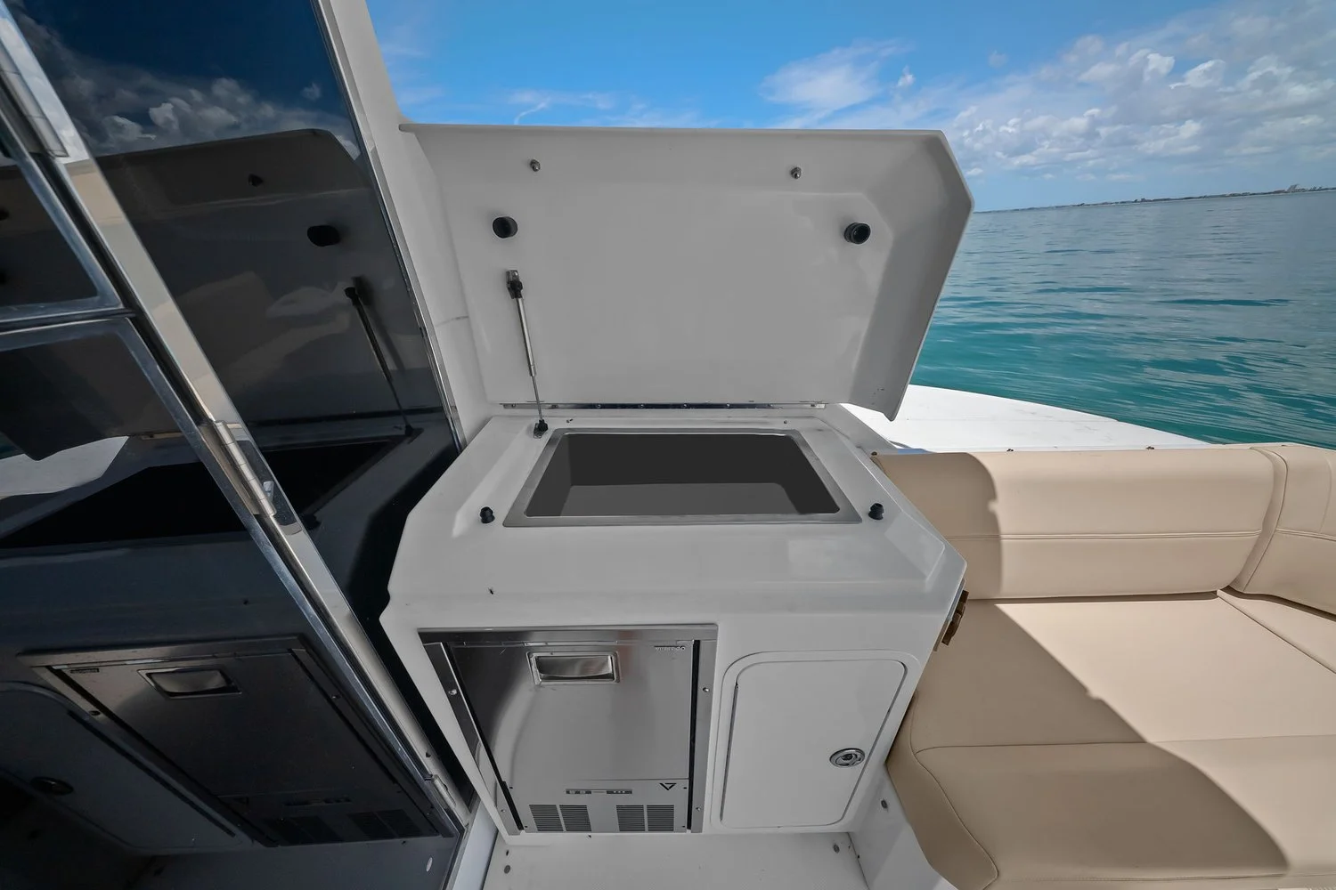 2014 Cruisers Yachts 45 CANTIUS Image Thumbnail #61
