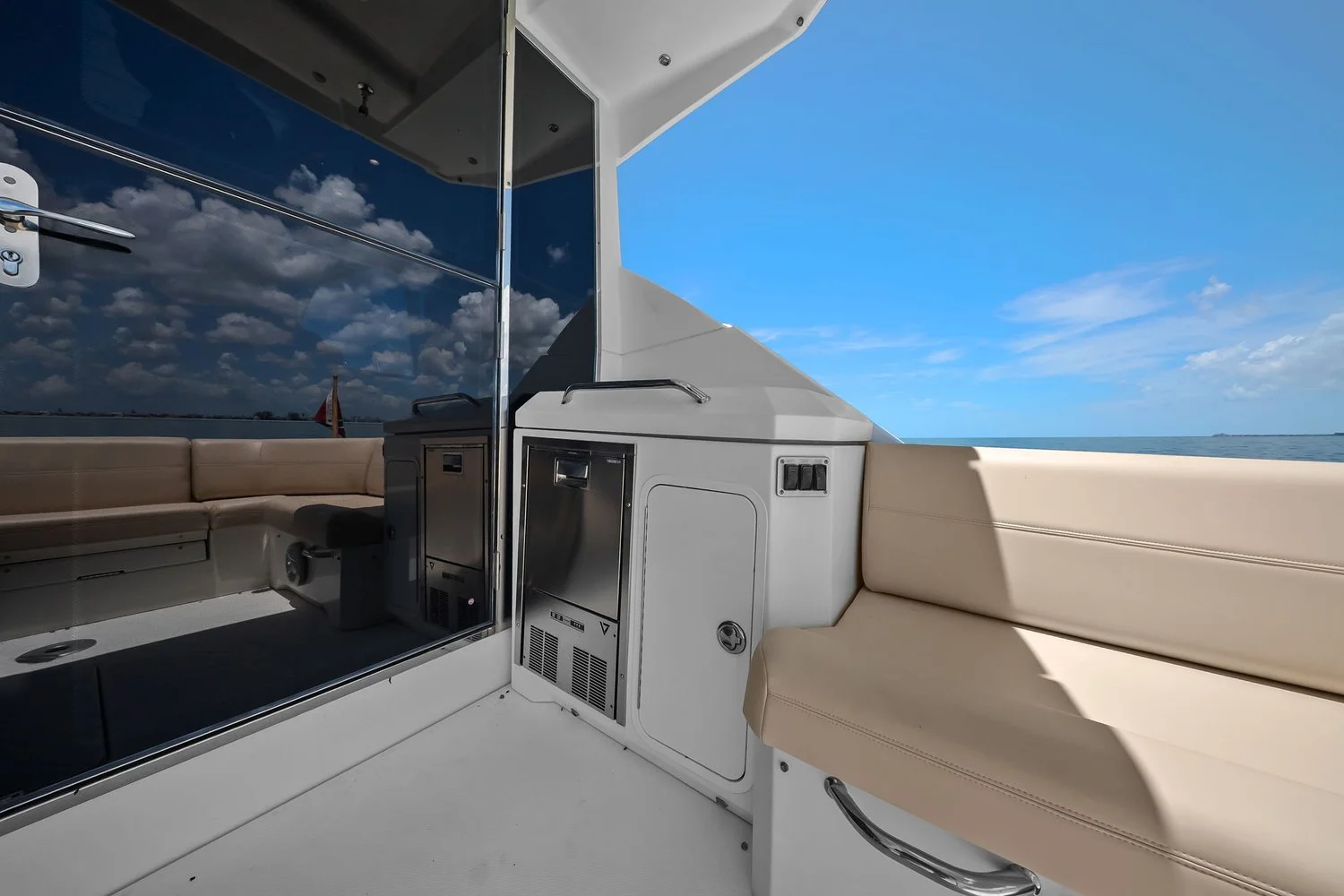 2014 Cruisers Yachts 45 CANTIUS Image Thumbnail #60